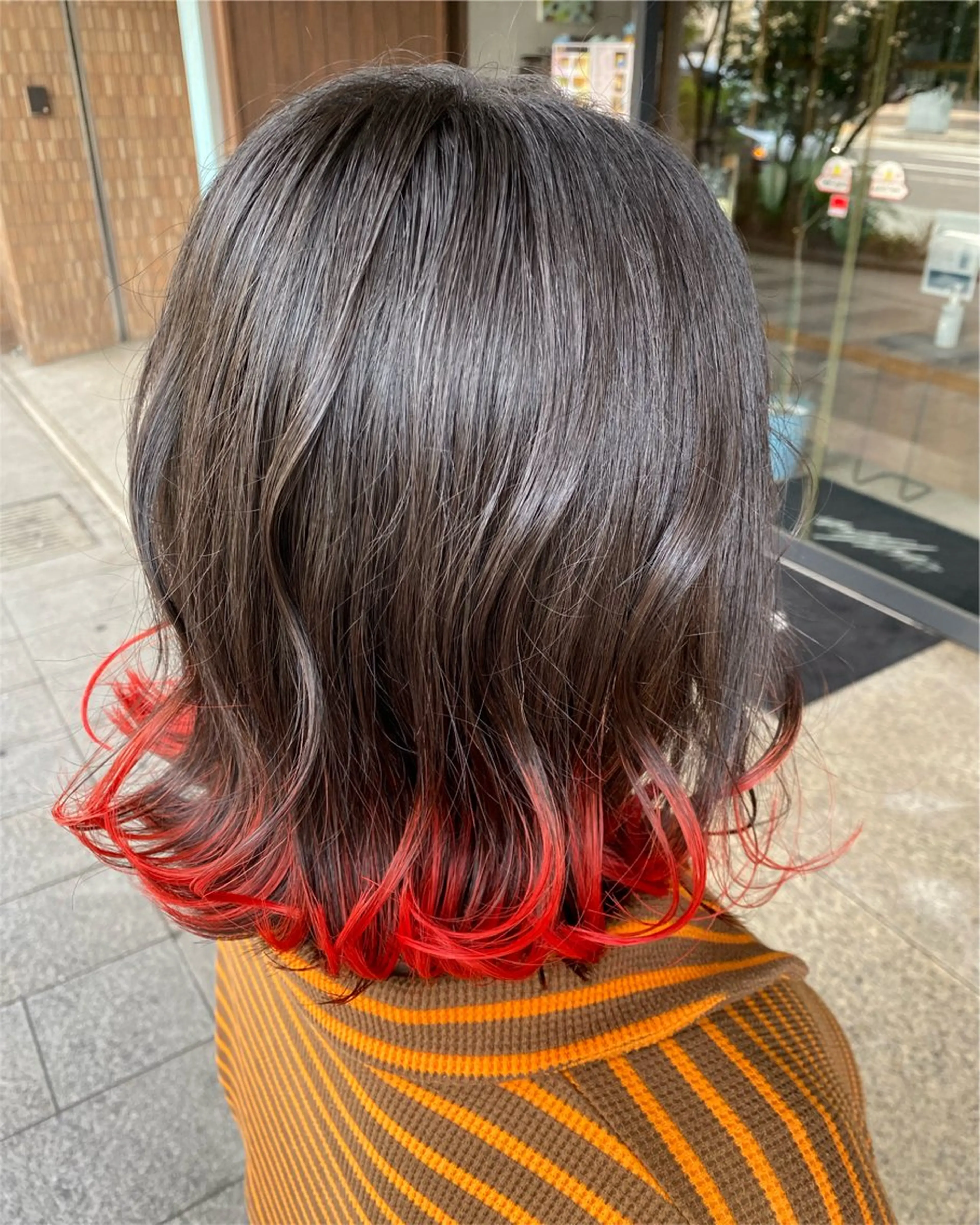 ショート カラー ブリーチ オレンジ 今枝 莉菜のヘアスタイル