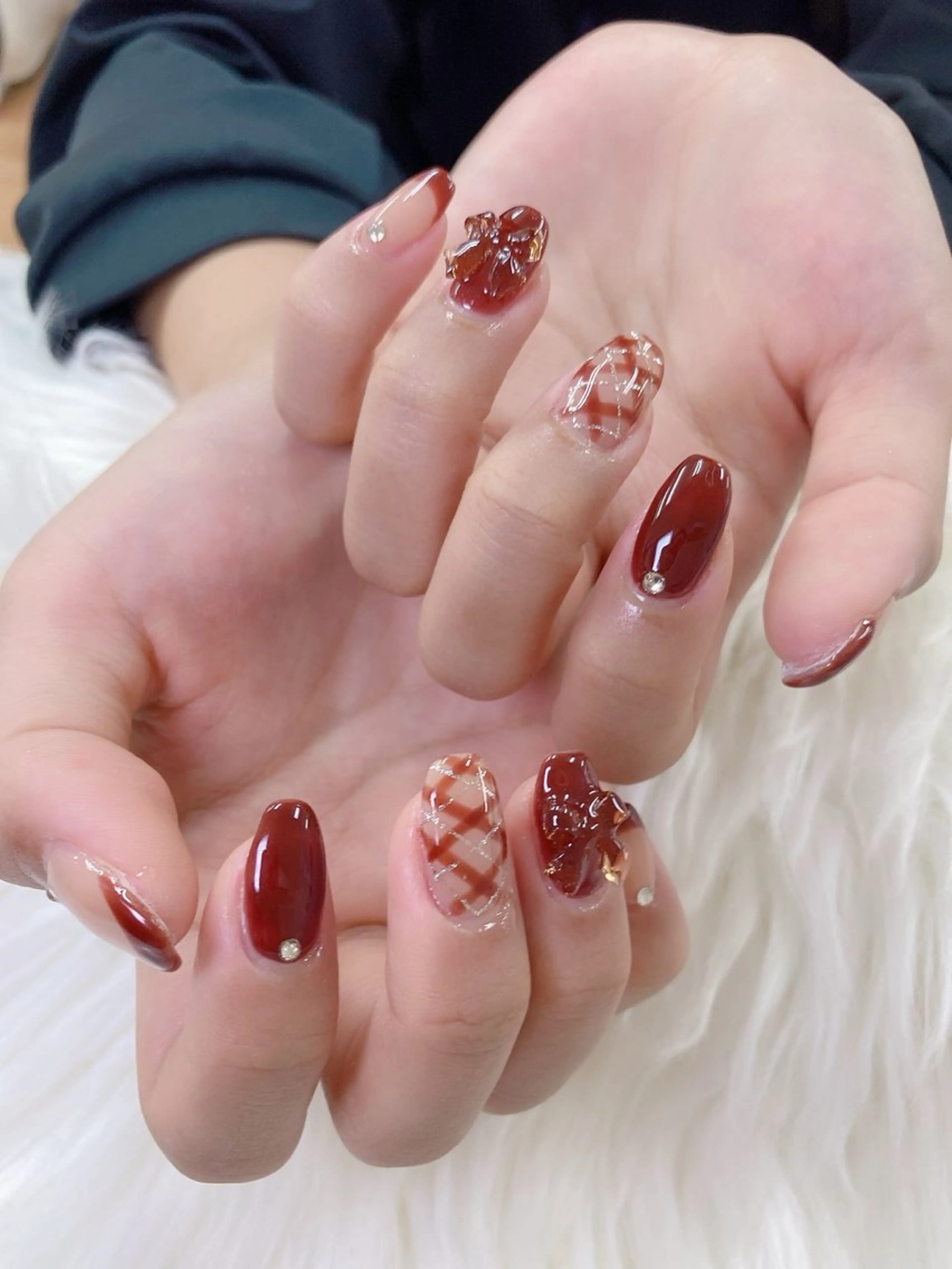 ネイル フレンチネイル グラデーション キラキラネイル 韓国ネイル マグネットネイル ハンドネイル ハンドケア Hara Nail 【パラジェル使用】のネイルデザイン