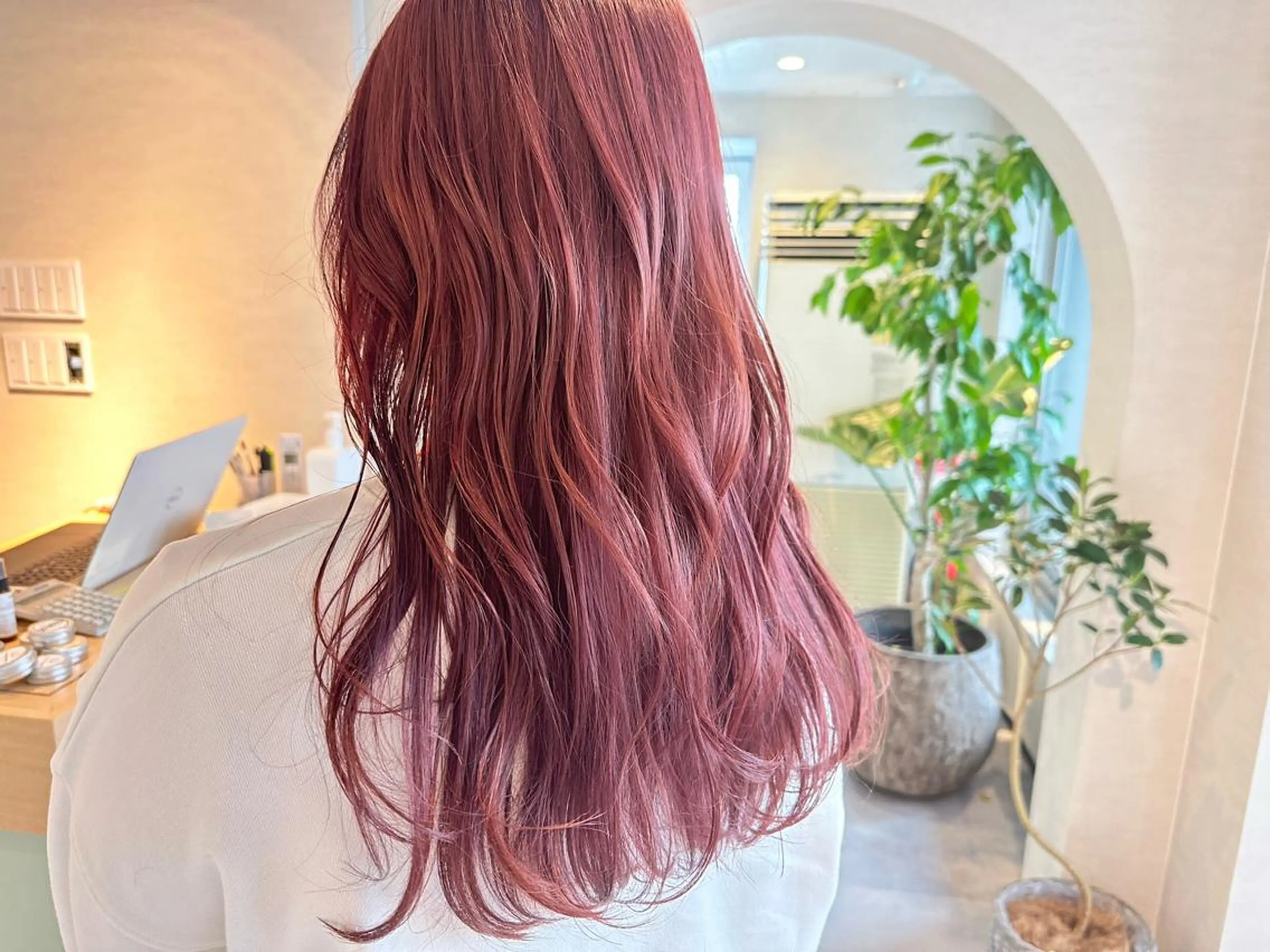 ロング カラー ブリーチ ピンクカラー トリートメント 【Uneユヌ】菊地 春那のヘアスタイル