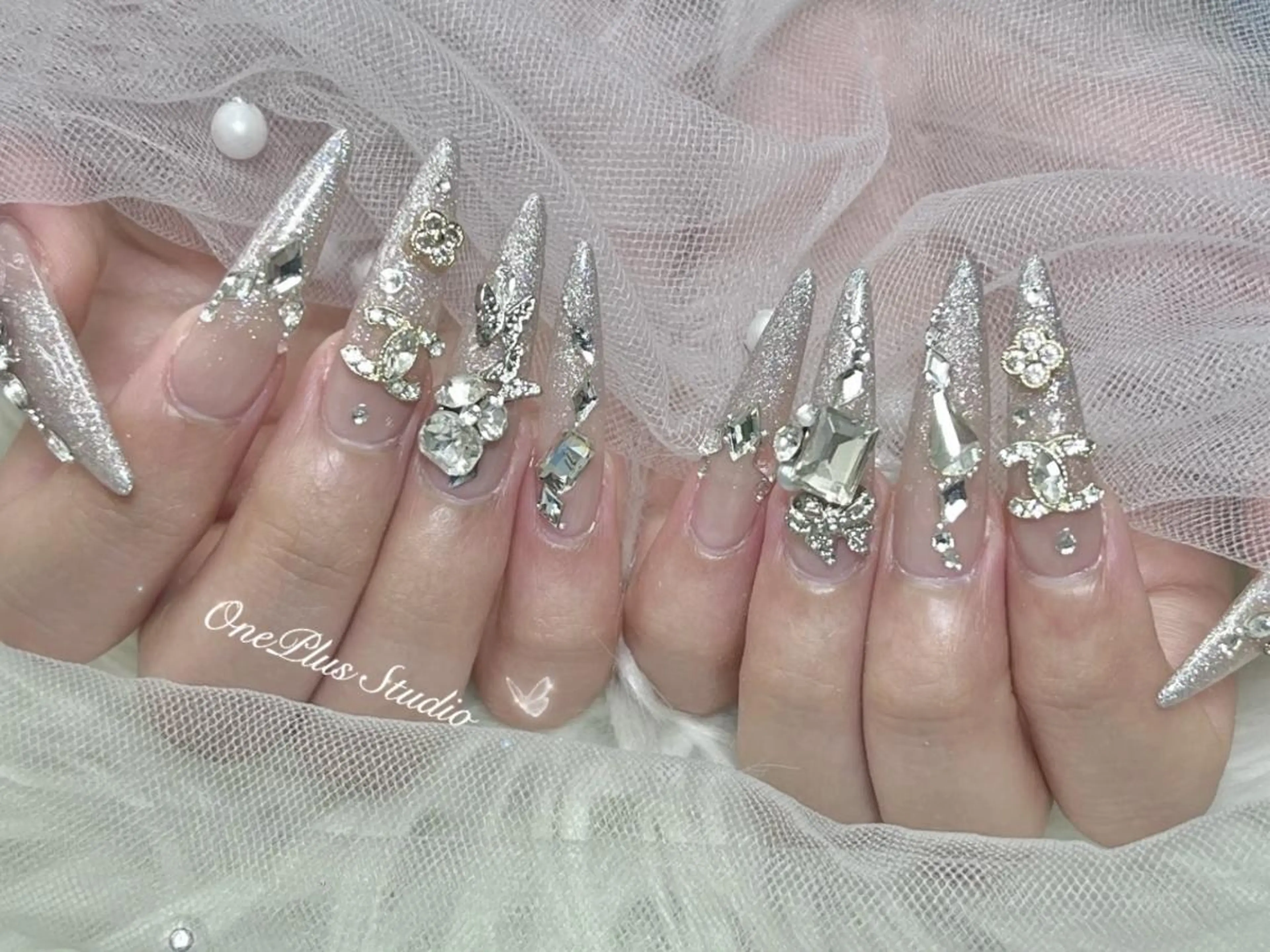 ネイル アートネイル オーロラネイル ガーリー キラキラネイル 韓国ネイル One plus StudioNailのネイルデザイン