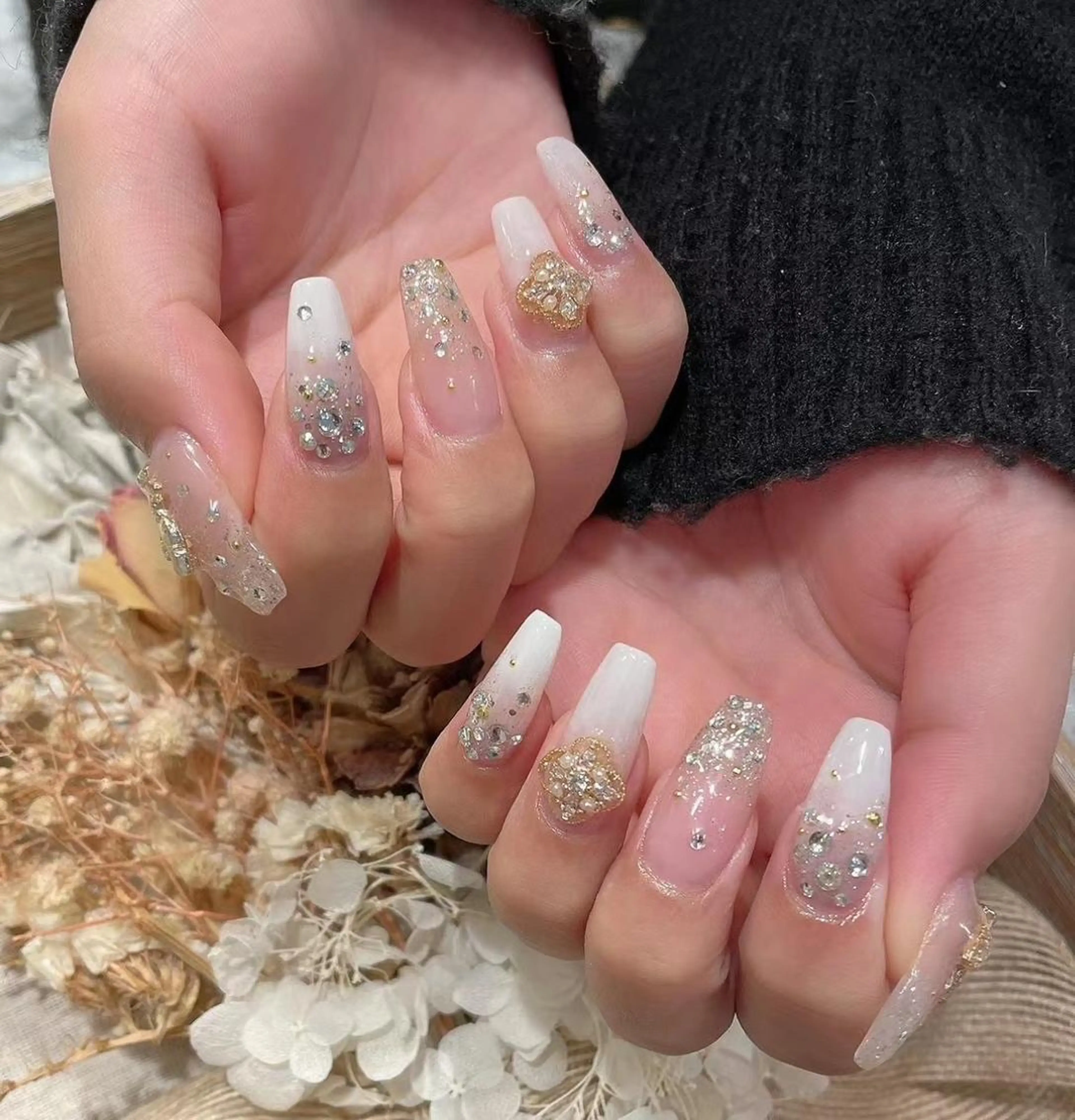 ネイル ゴールド グラデーション ラメ(グリッター) ホワイト Babarla Nailのネイルデザイン