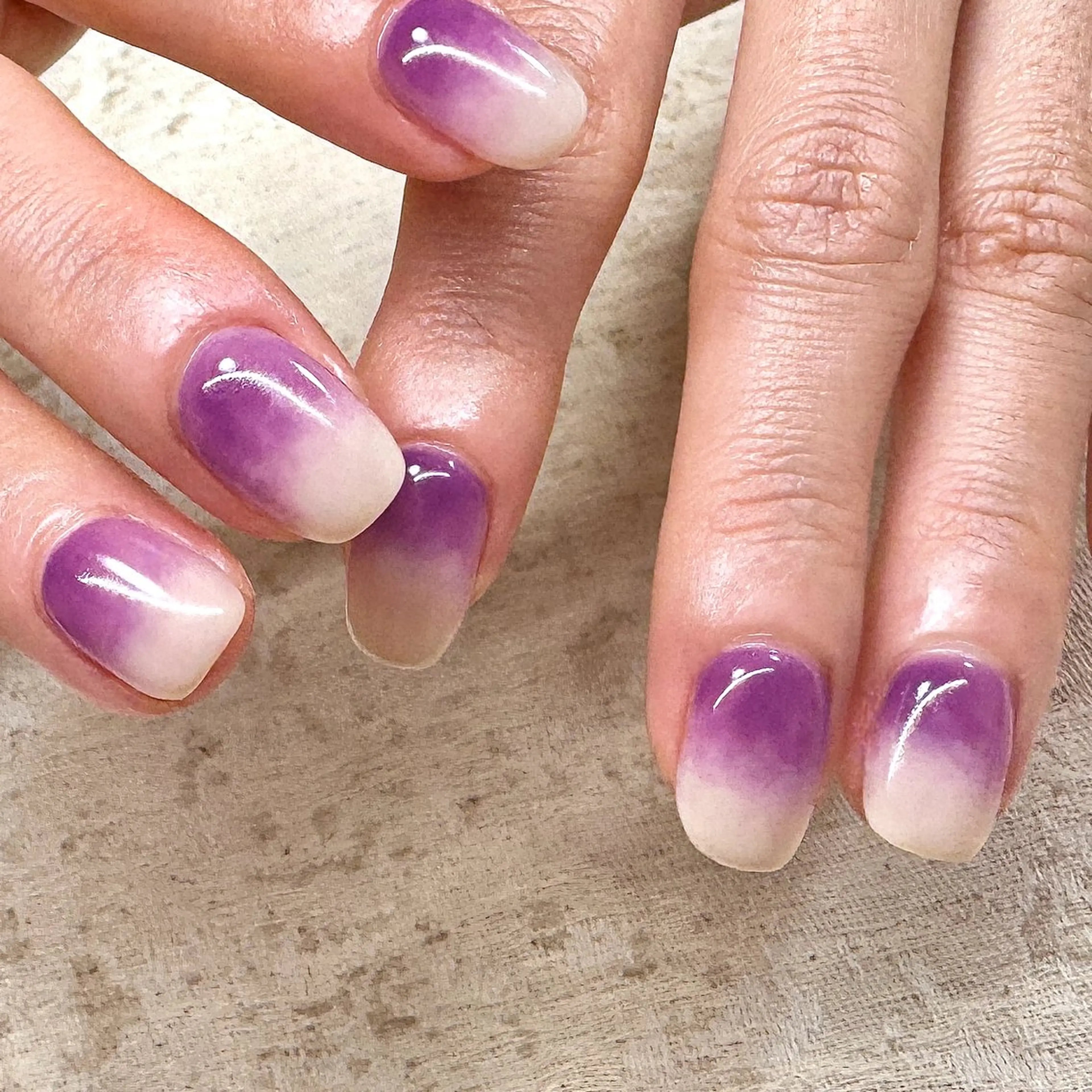 ネイル アートネイル グラデーション 卒業式 ニュアンスネイル パープル ハンドネイル pointillé .ayaのネイルデザイン