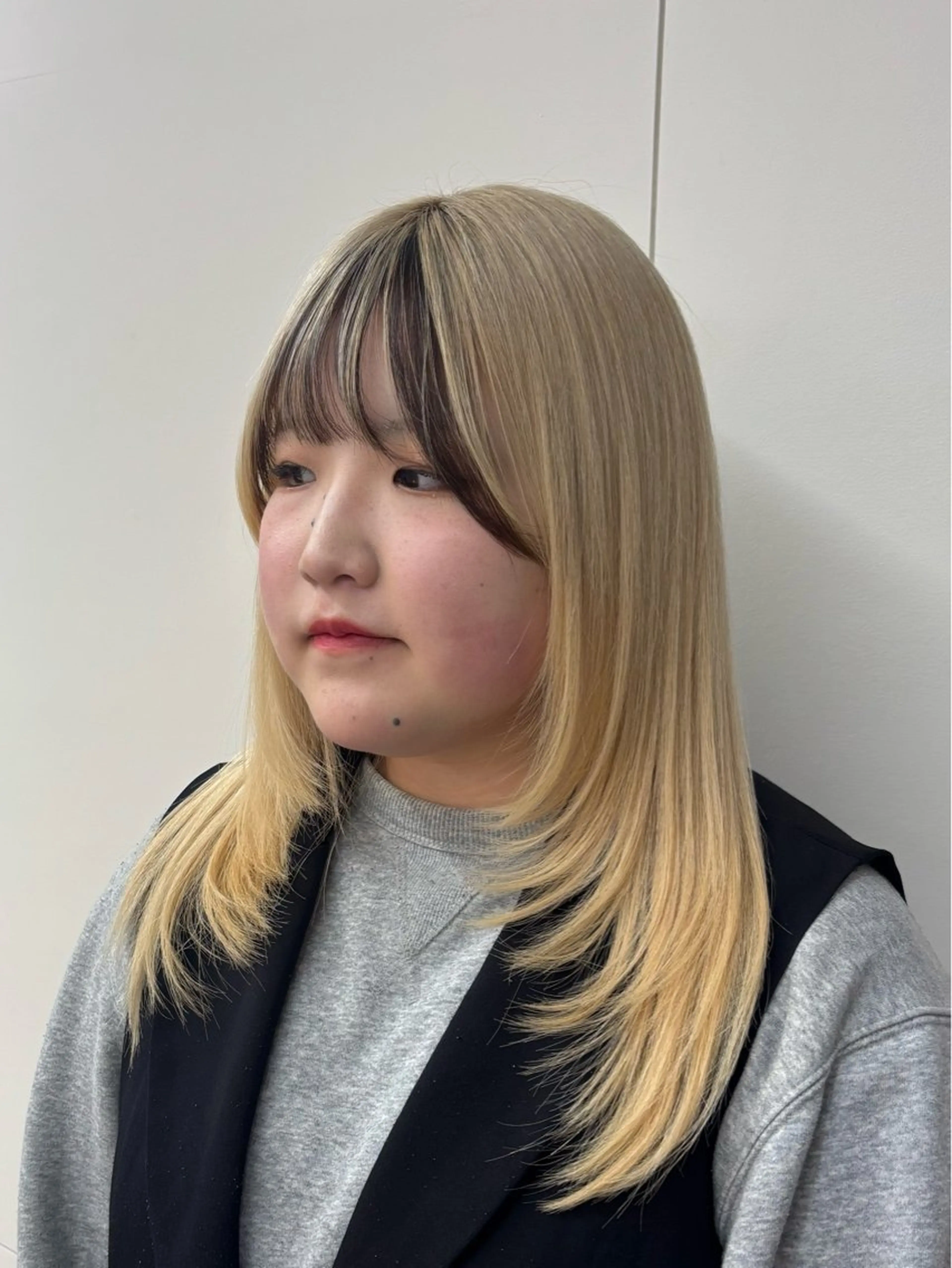 セミロング makoto⌇レイヤ ー⌇艶カラー🍒のヘアスタイル