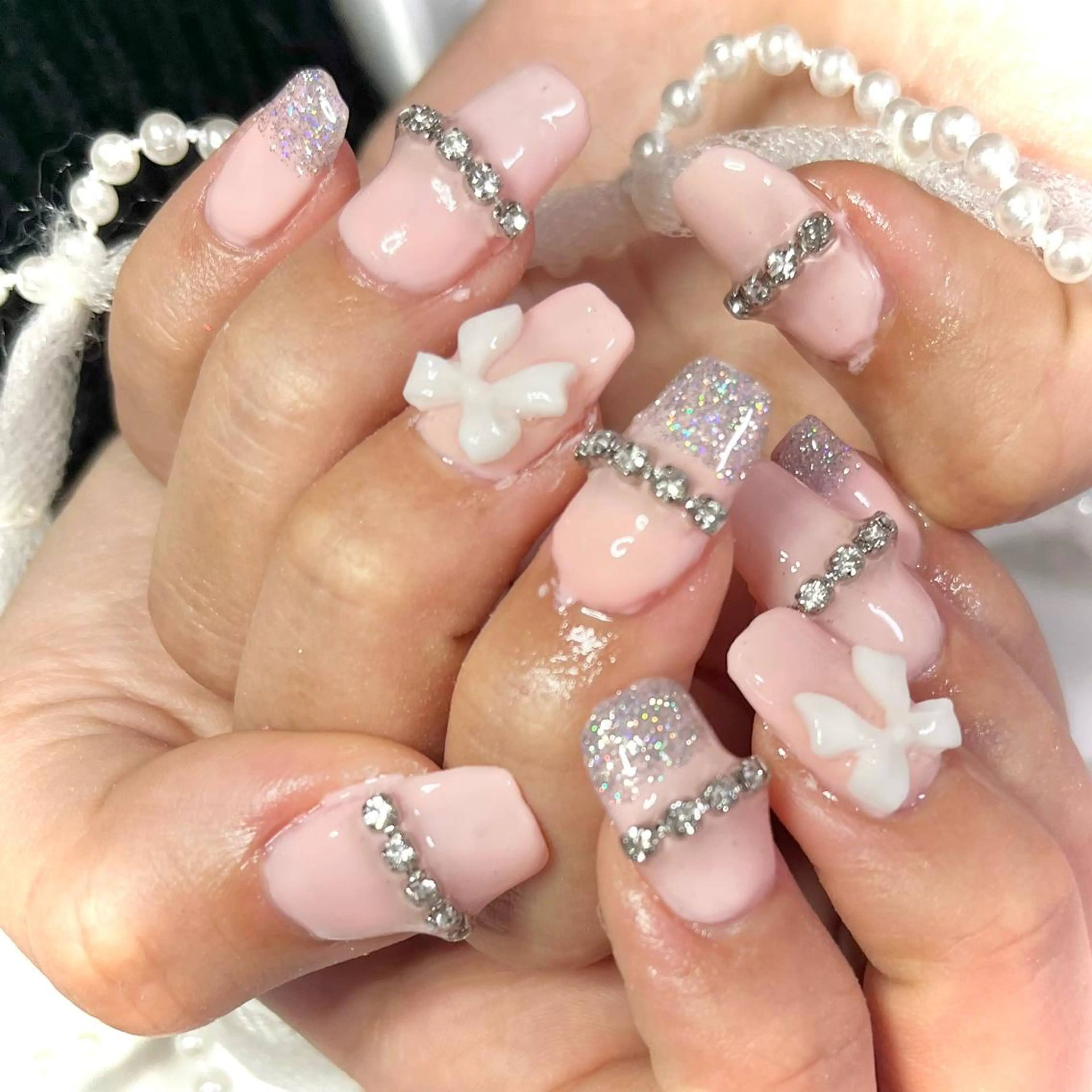 ネイル 韓国ネイル ラメ(グリッター) ピンク リボン シルバー 韓国ネイル💠 Tomoのネイルデザイン