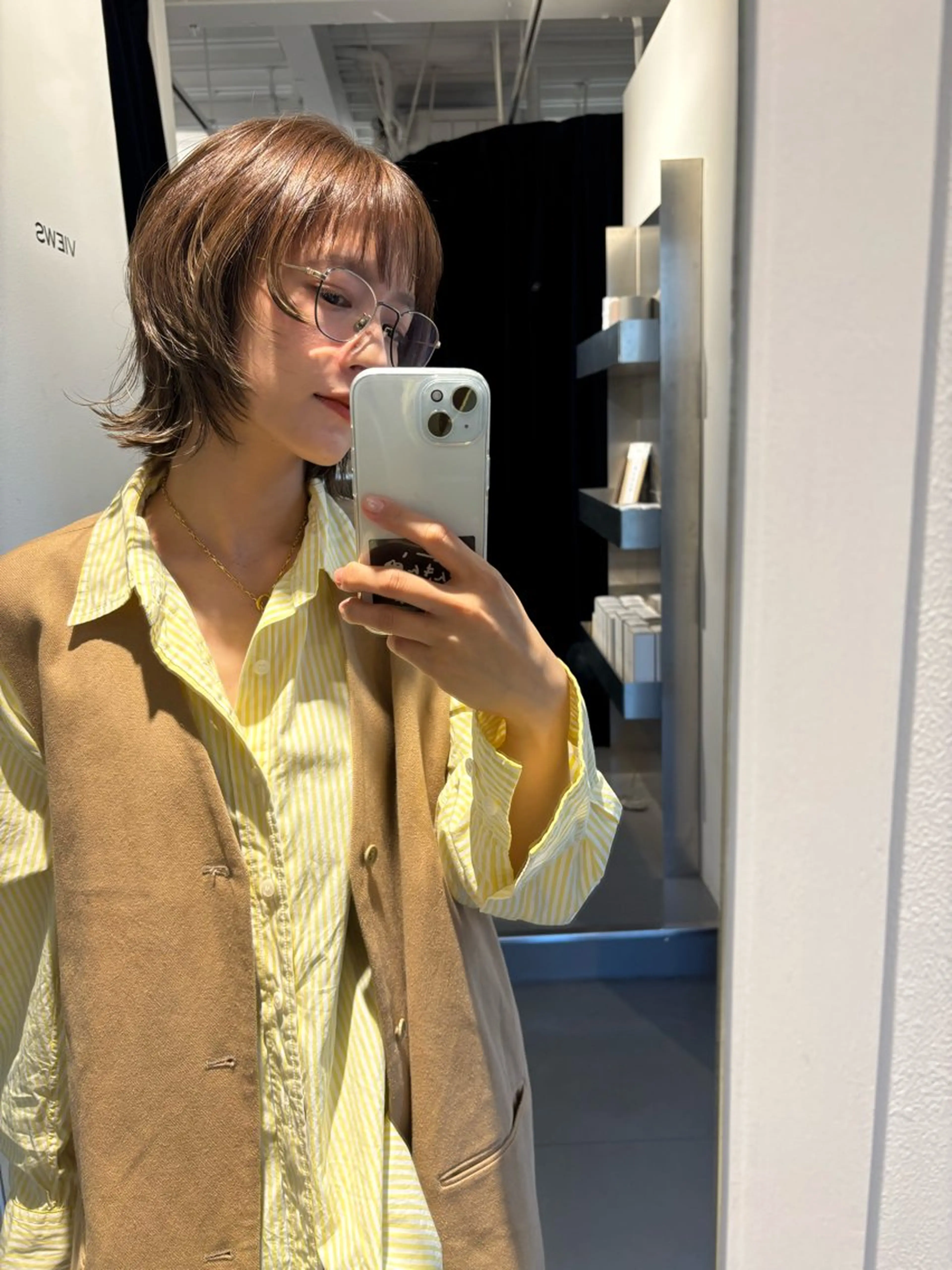 ミディアム カラー レイヤーカット カット ヘアカラー トリートメント 似合わせカット レイヤーボブウルフのヘアスタイル