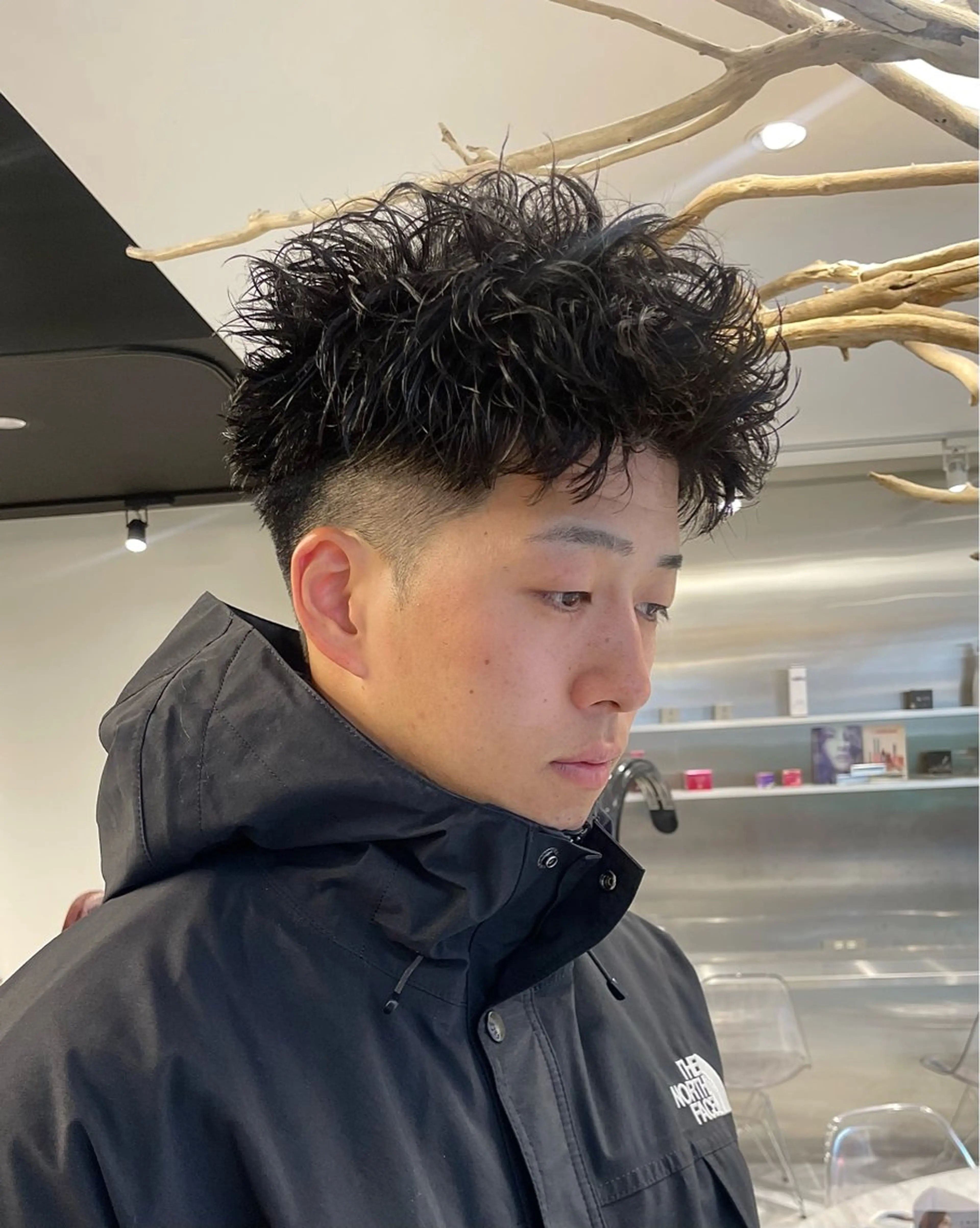 ショート パーマ メンズ フェードカット メンズパーマ 刈り上げ カット パーマ 【圧倒的センス】 まる/メンズカラーのヘアスタイル