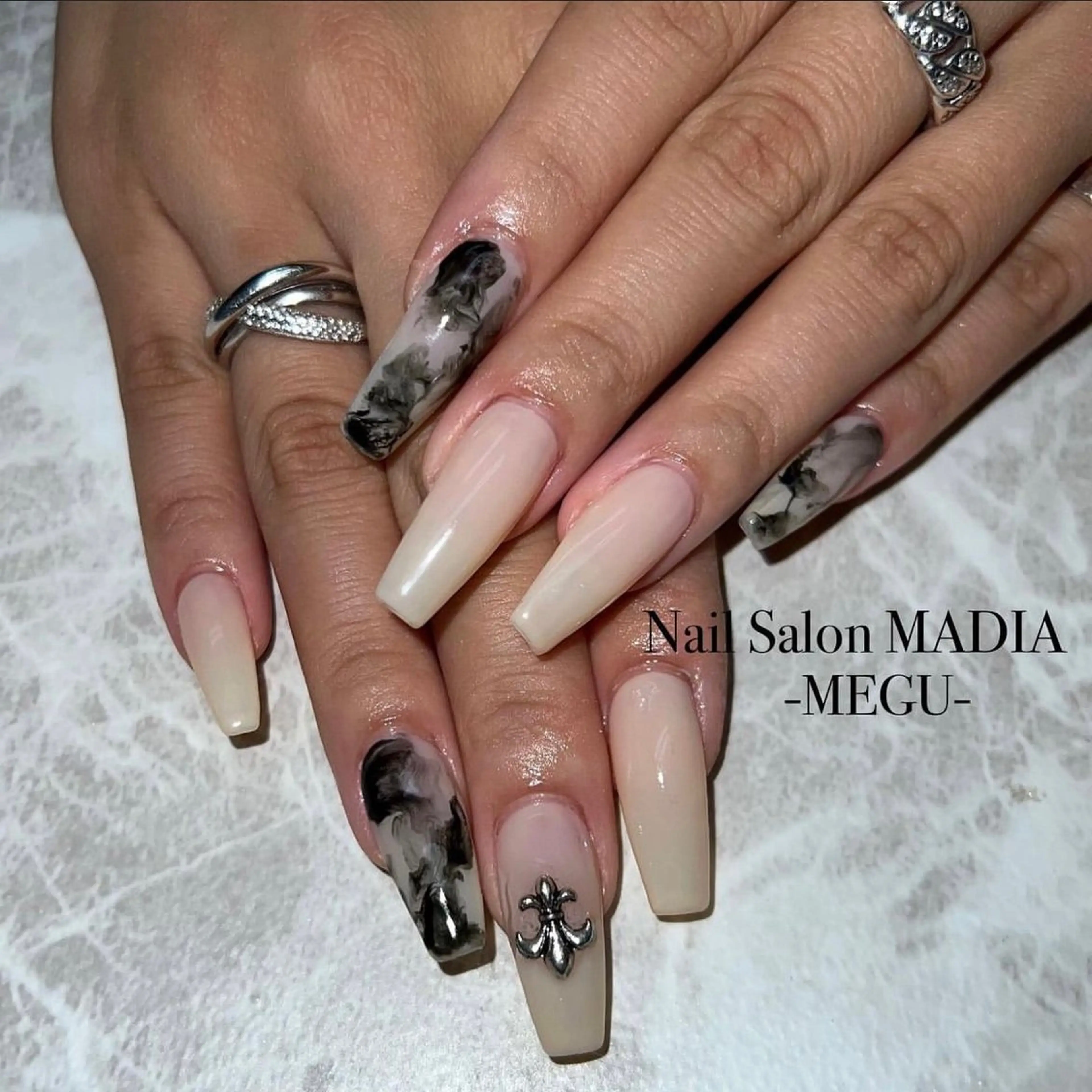 ネイル MADIA藤沢所属・MADIA MEGUのネイルデザイン