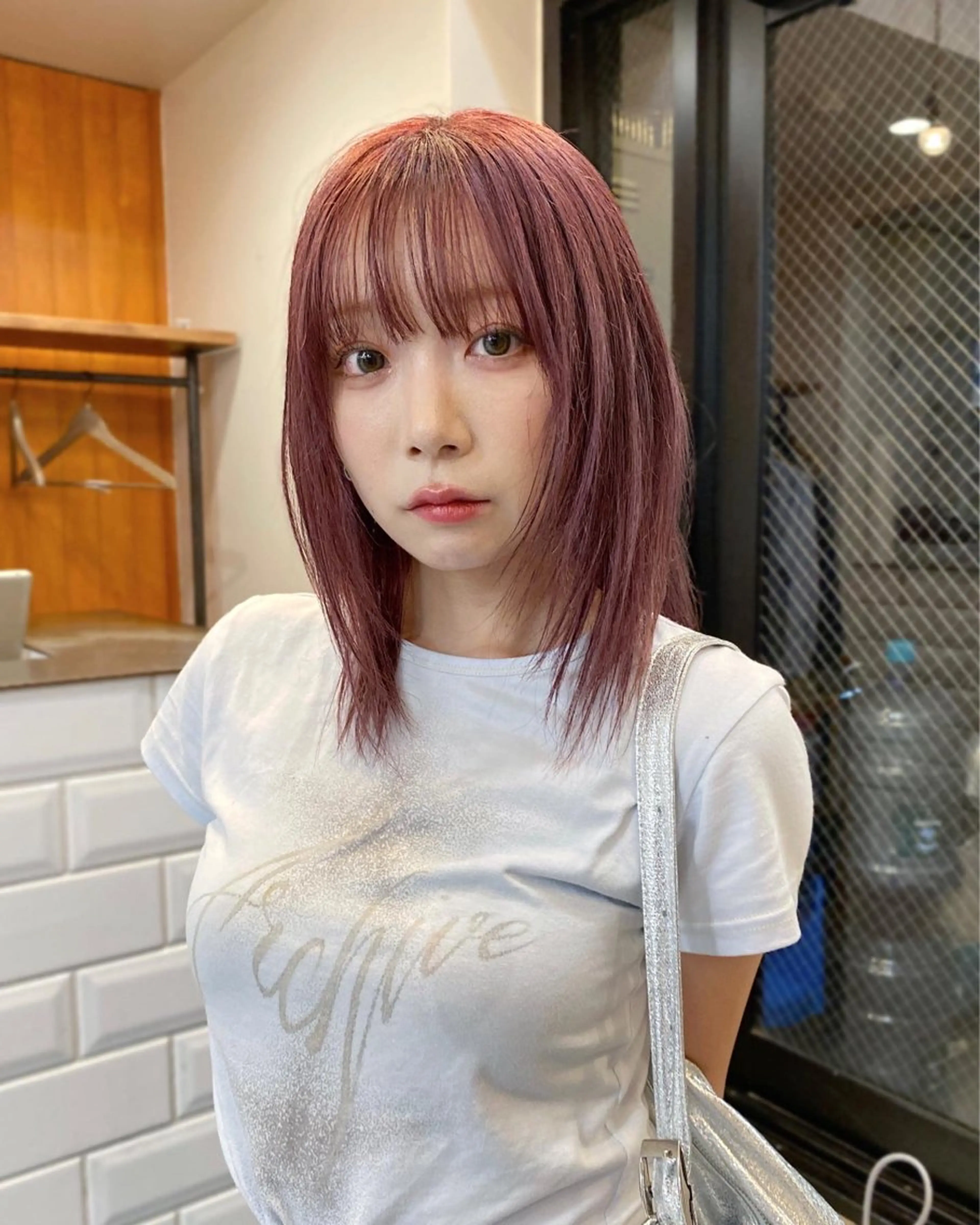 セミロング カラー ベージュカラー ラベンダーカラー ラベンダーベージュ ツジヒカル /くるくるパーマのヘアスタイル