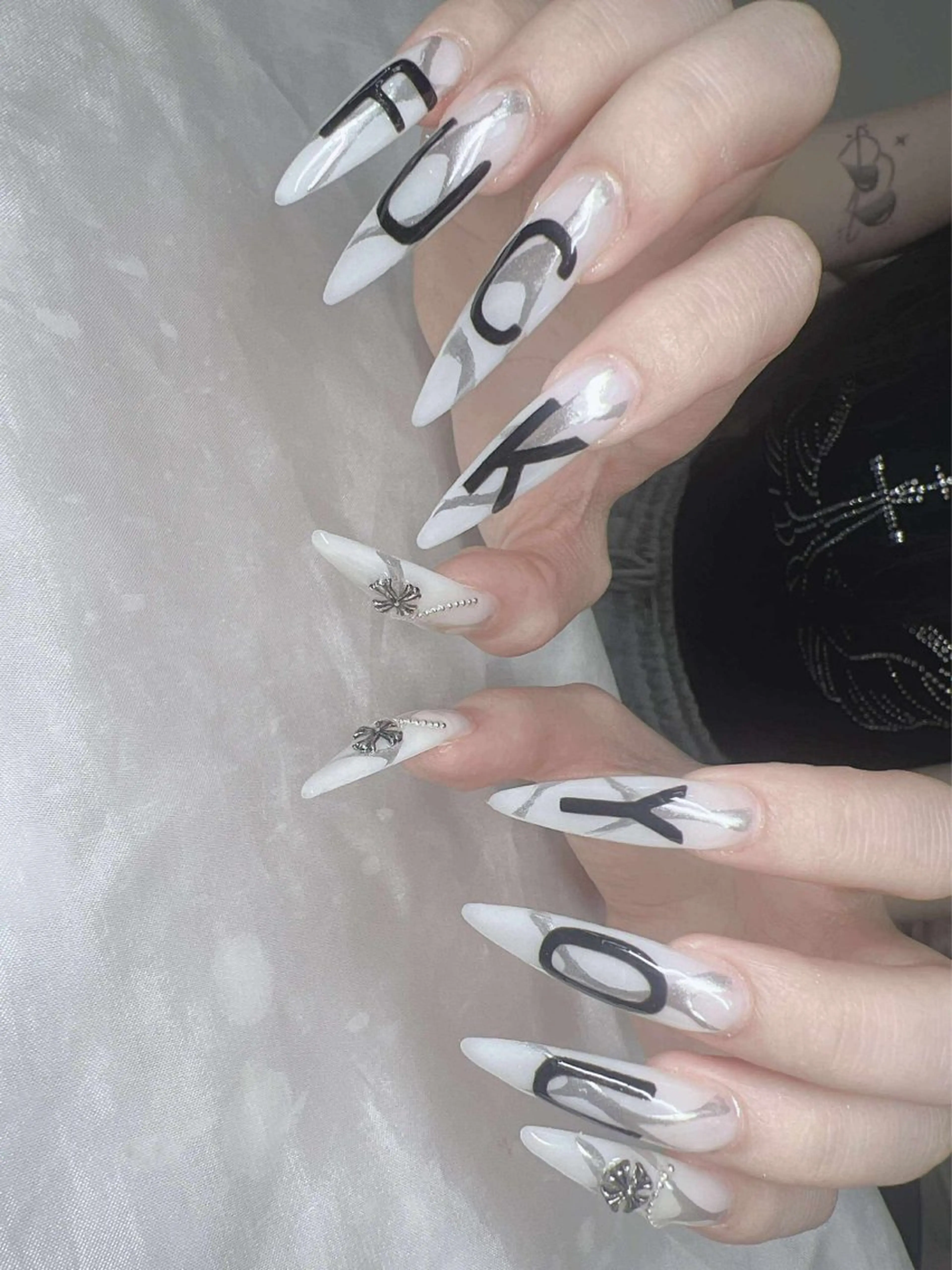 ネイル ハンドネイル Lee Nailsのネイルデザイン