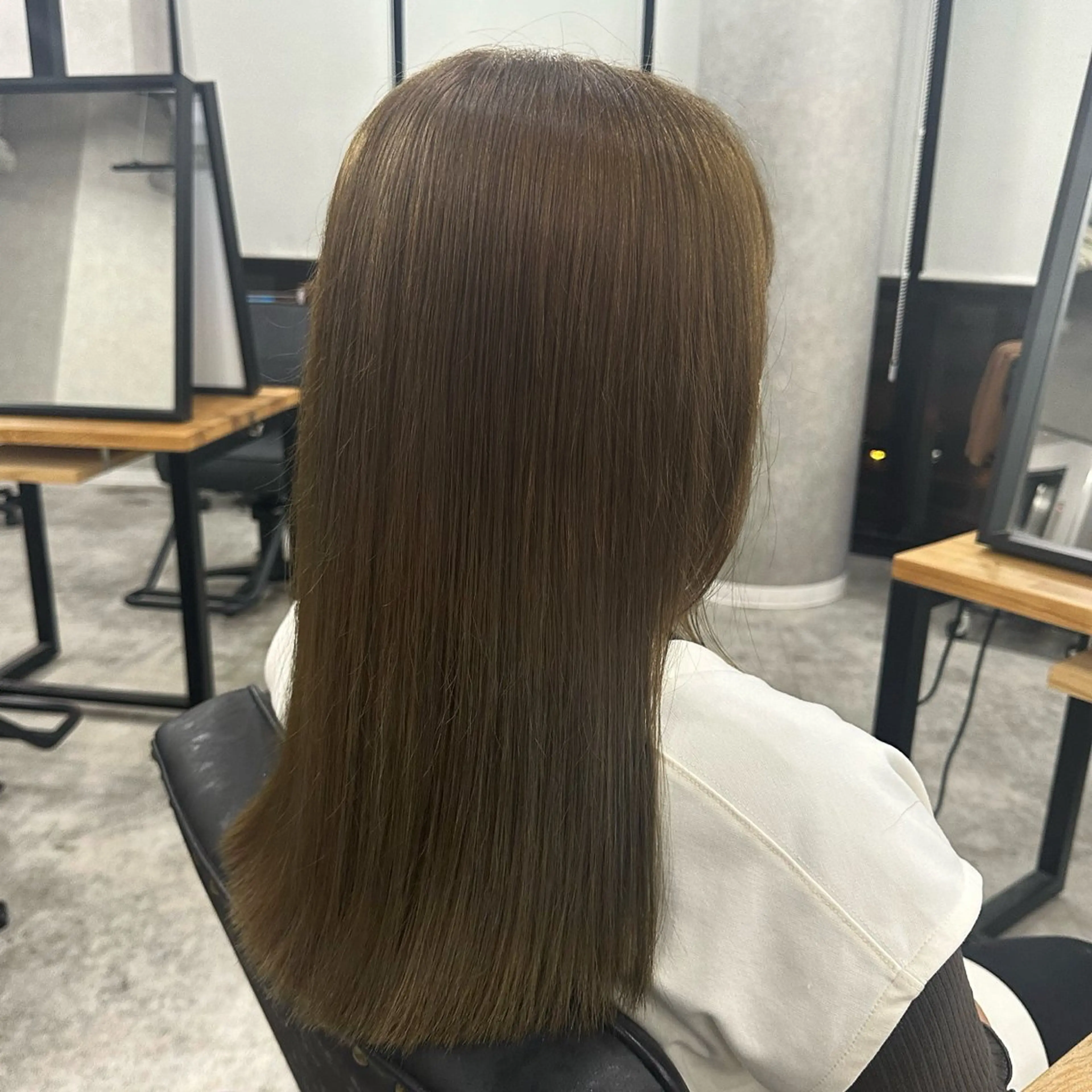 セミロング カラー アッシュ ブリーチ 透明感カラー ハイトーン🌈艶カラ ー✨ブリーチ/RYOのヘアスタイル