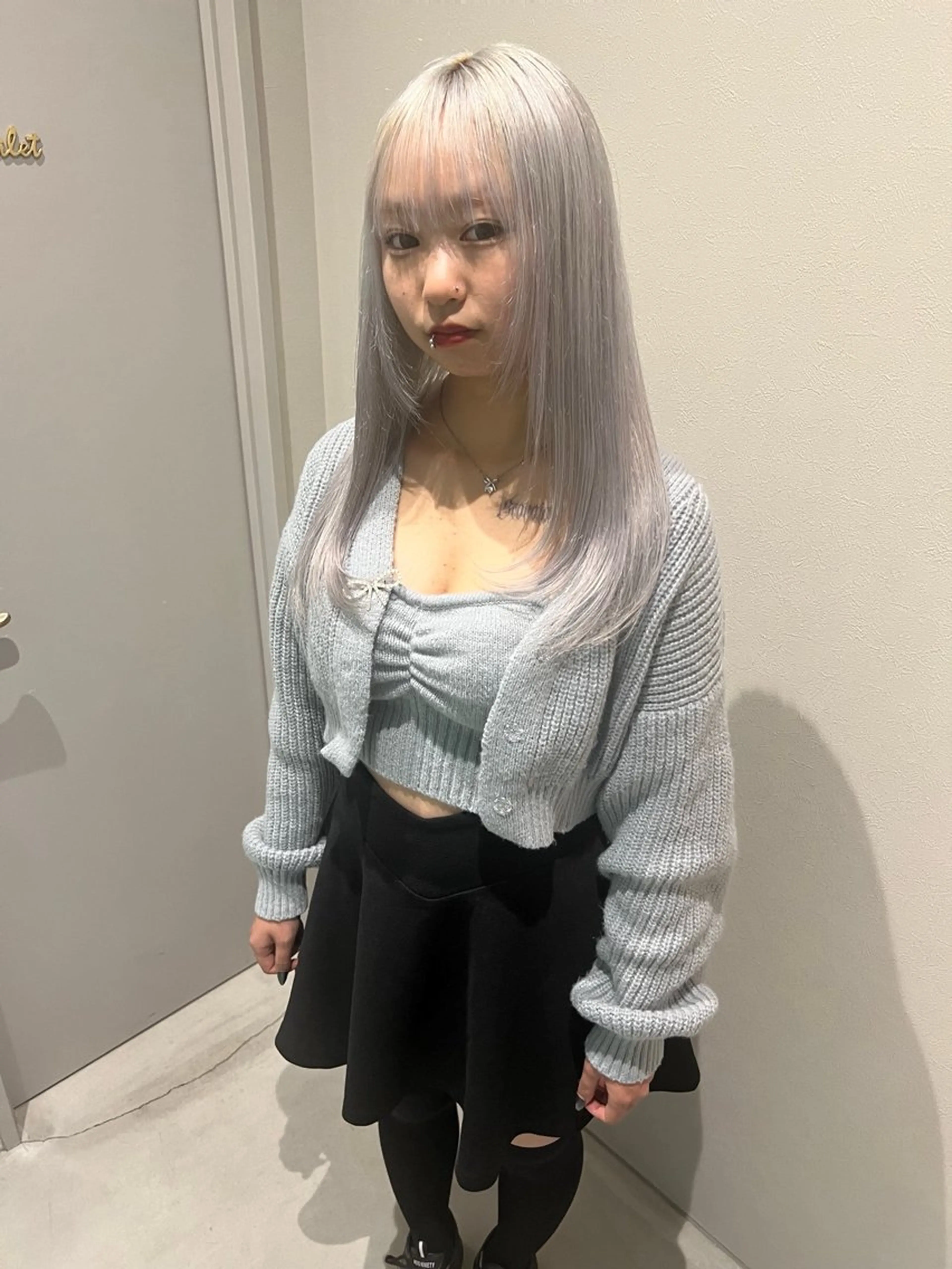 カラー シルバー ホワイトシルバー GEM/ hinanaのヘアスタイル