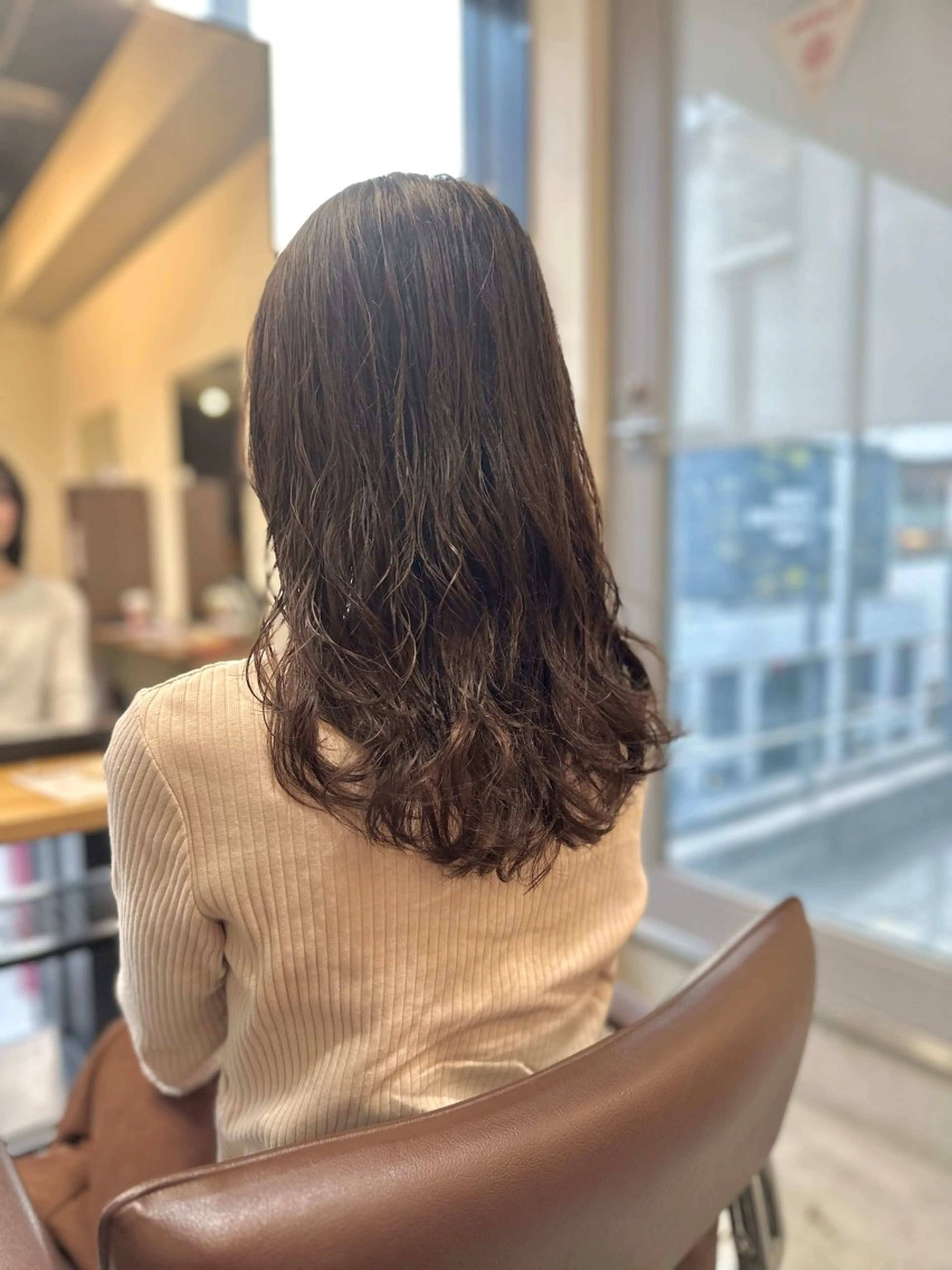 ミディアム カラー パーマ カット ヘアカラー パーマ トリートメント 小顔カット✨ 透明感カラー✨kyoのヘアスタイル