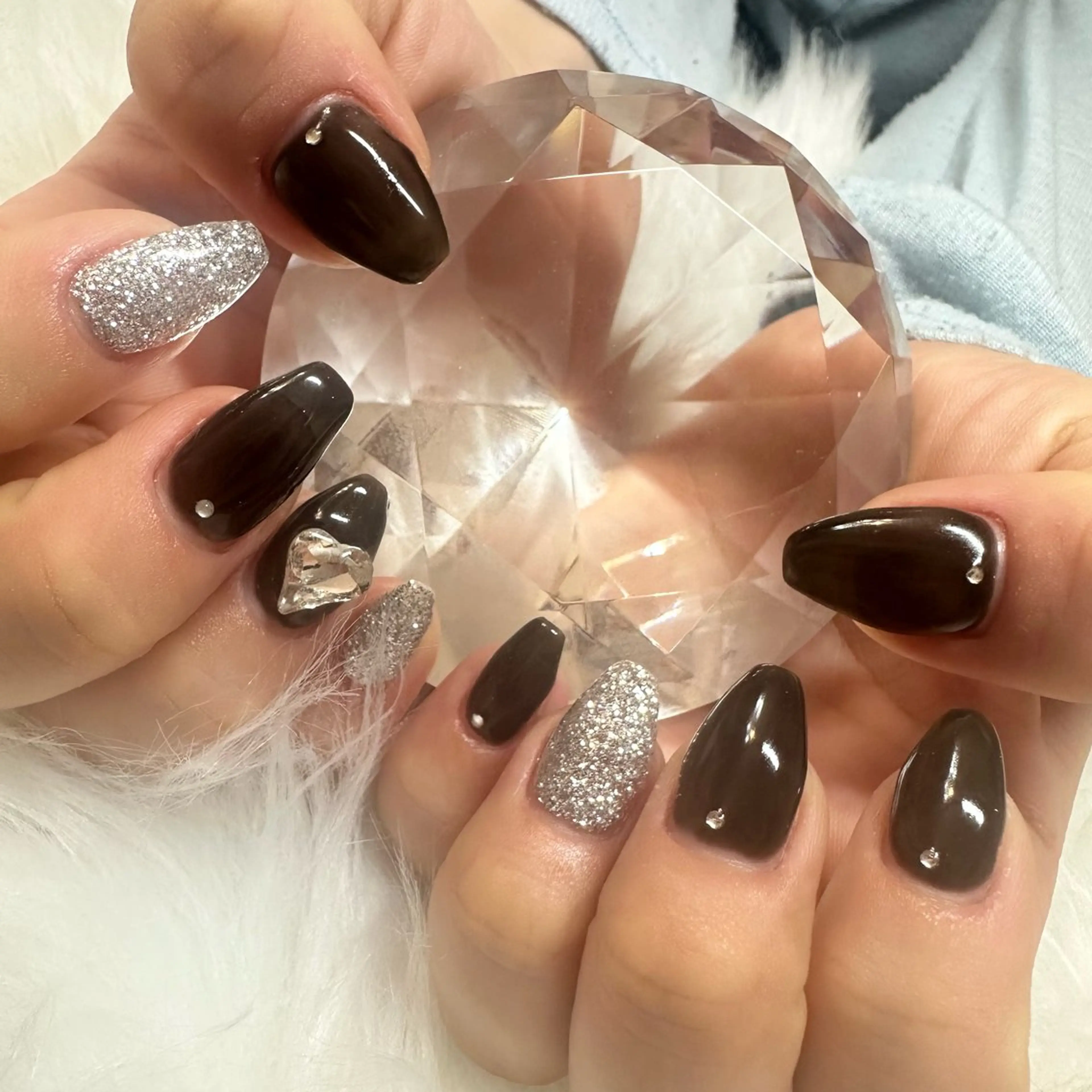 ネイル ブラウン キラキラネイル シンプルネイル 冬ネイル ハンドネイル 🤎CHARME NAIL🤎のネイルデザイン