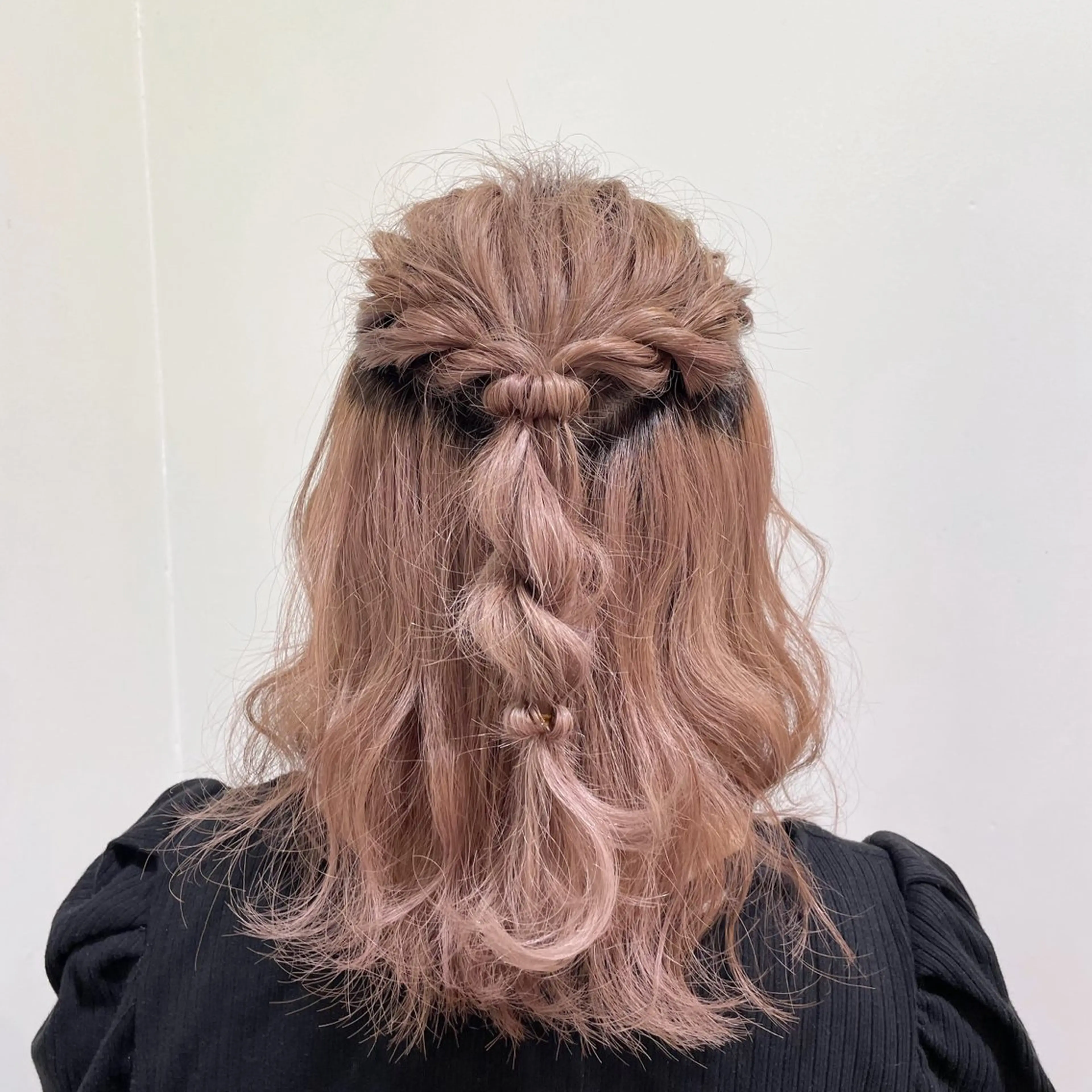 ヘアアレンジ ハーフアップ 髪飾り 透明感カラー/ 縮毛矯正/咲希のヘアスタイル