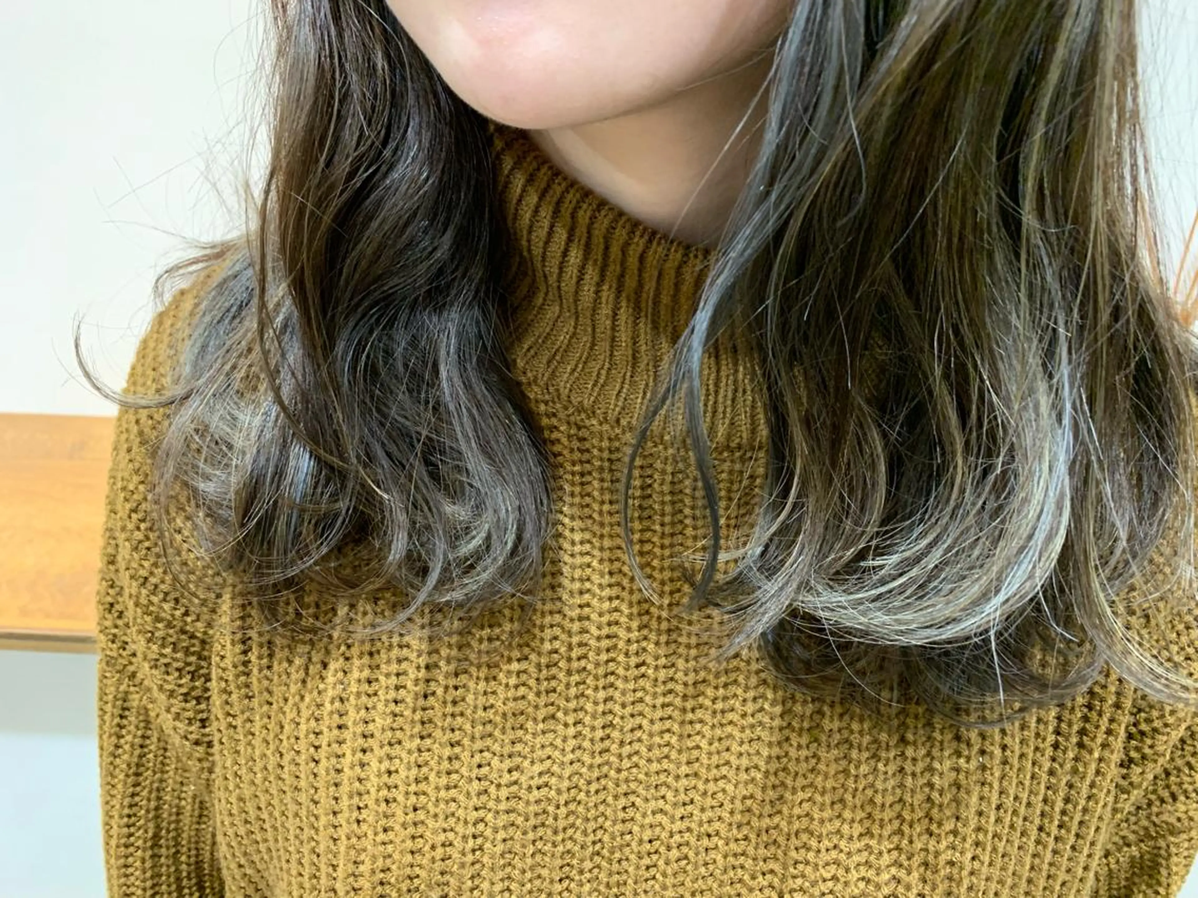 ミディアム アッシュ ハイライト ヘアカラー トリートメント ヘッドスパ ヘアセット 山口 竣也のヘアスタイル