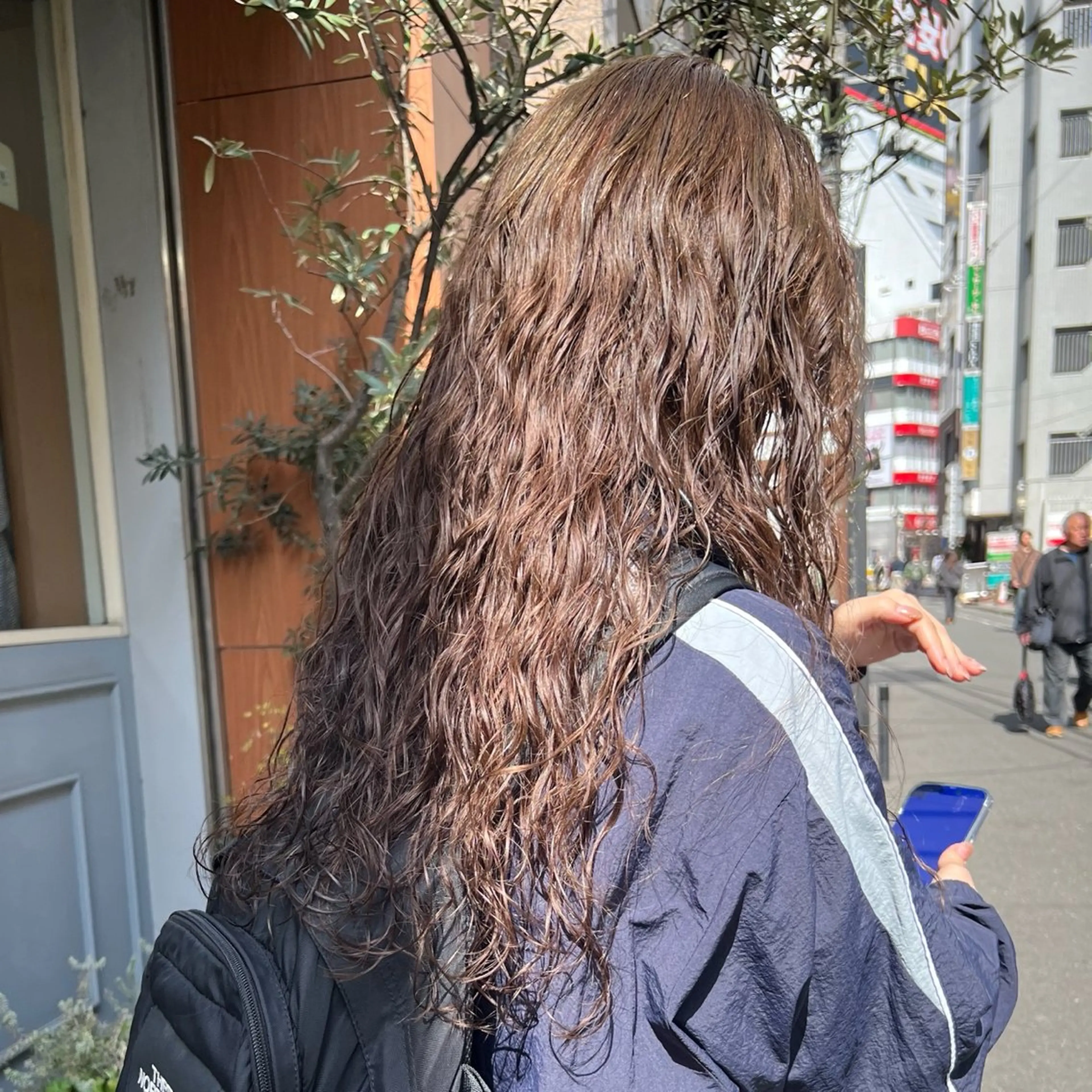 【海外風👩🏻‍🦱】カット+パーマ＋ダーメジ補修トリートメントの写真