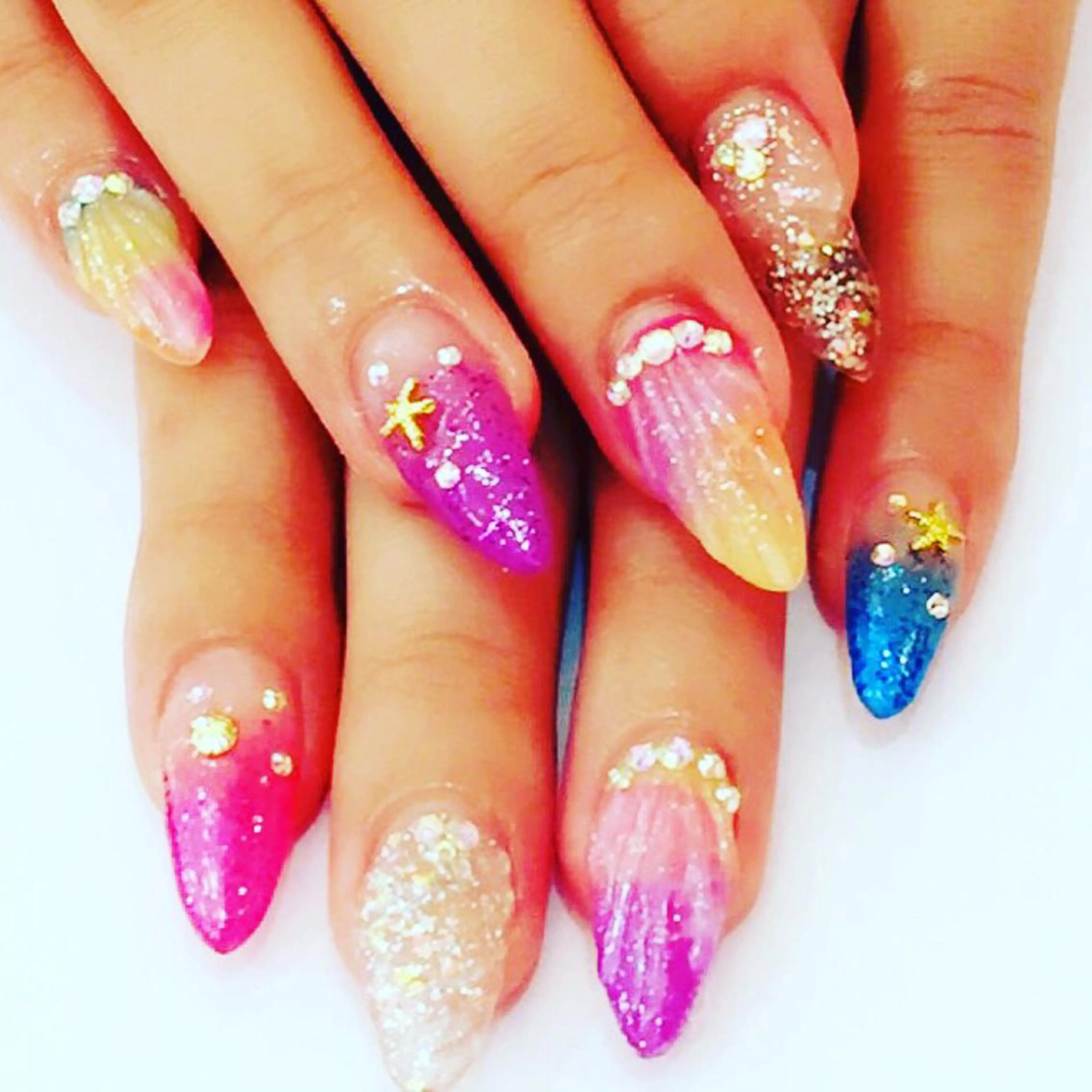 ロング カラー パーマ ヘアアレンジ メンズ キッズ ネイル マツエク・マツパ 学生（メンズ向け） 付け放題 学生 アートネイル フットネイル NAILSGOGO shibuyaのネイルデザイン