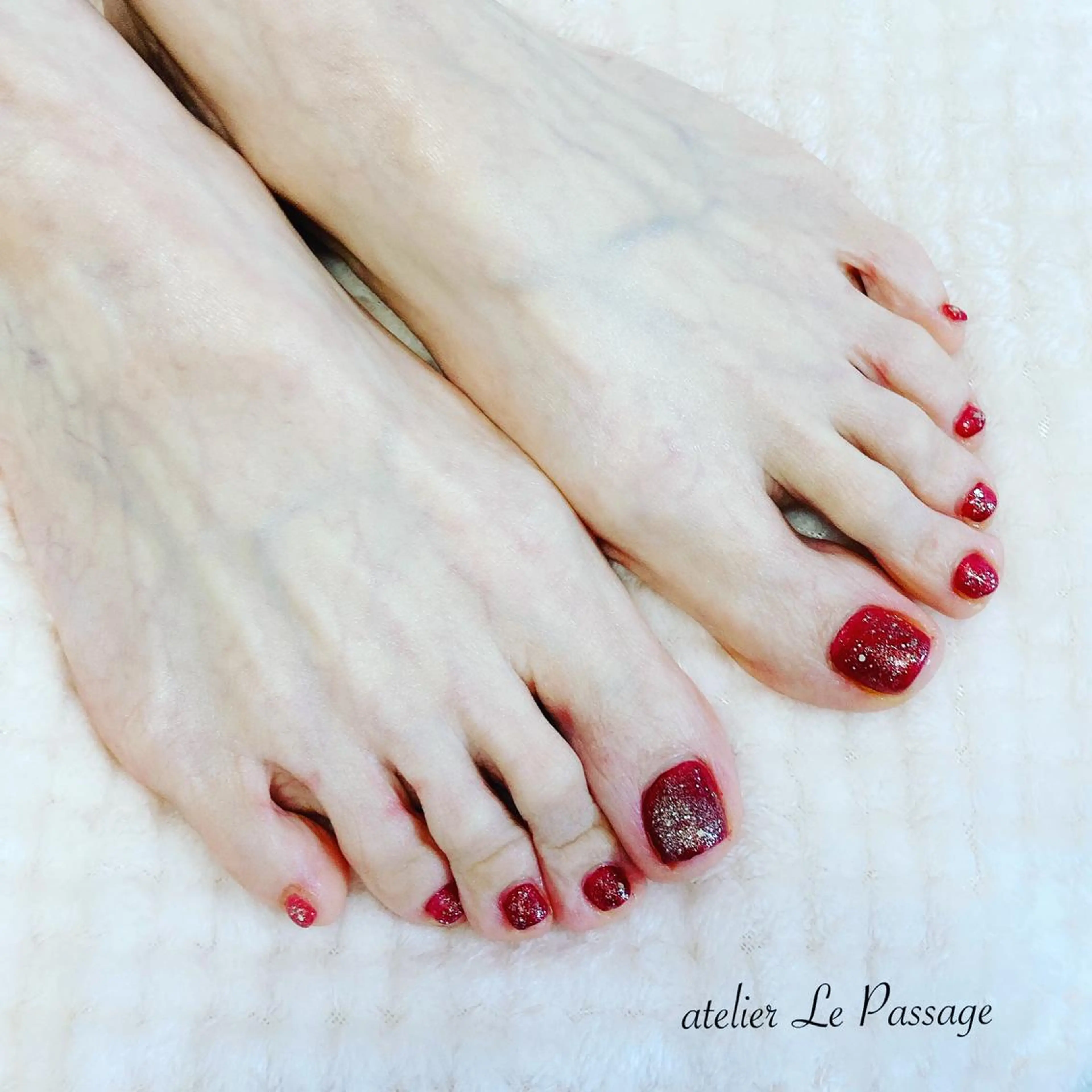 ネイル フットネイル ジェルネイル ラメ(グリッター) オフィスネイル ワンカラーネイル Atelier Le Passage所属・h nakatsukaのネイルデザイン