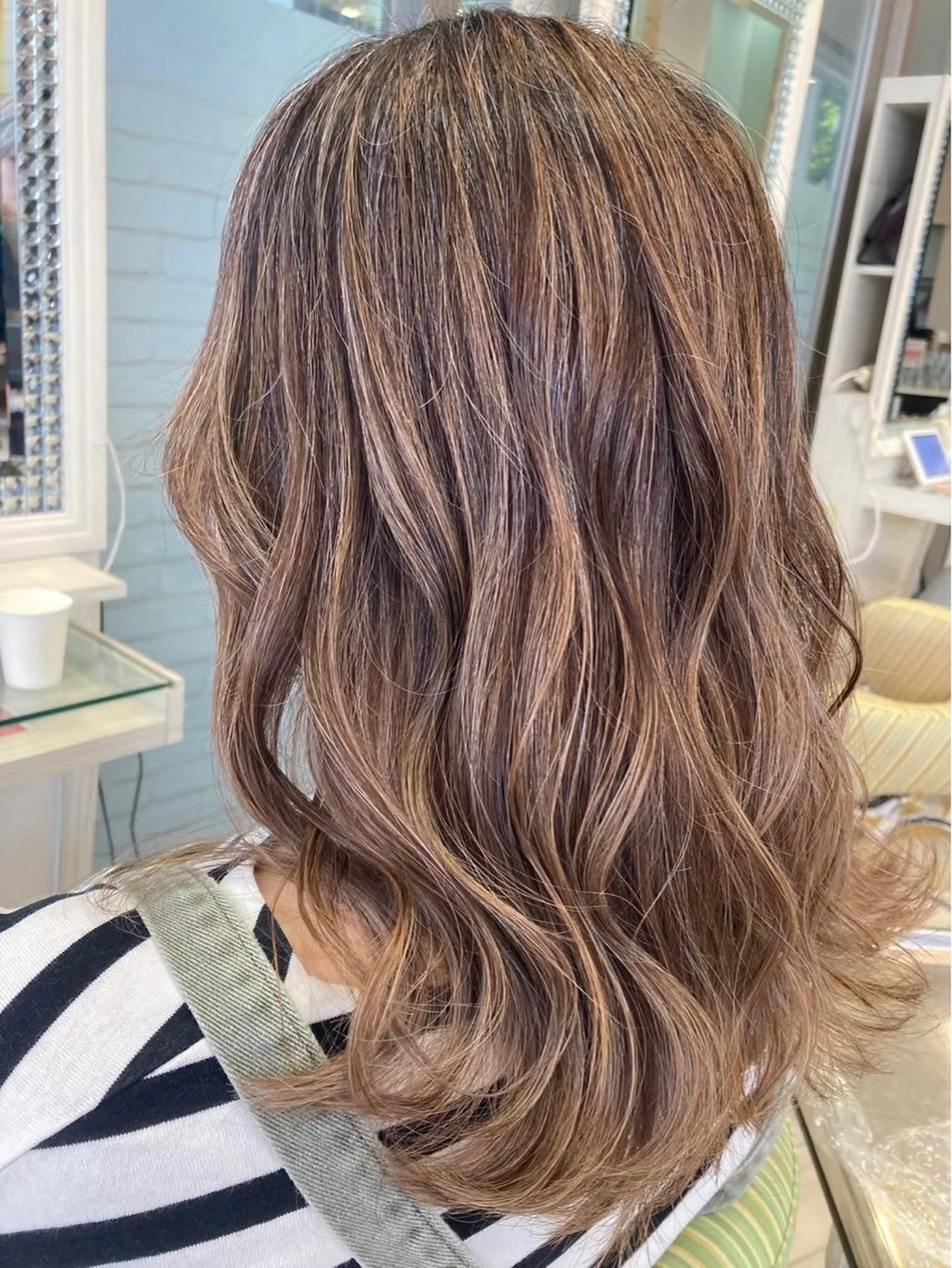 セミロング カラー 土屋 咲希のヘアスタイル