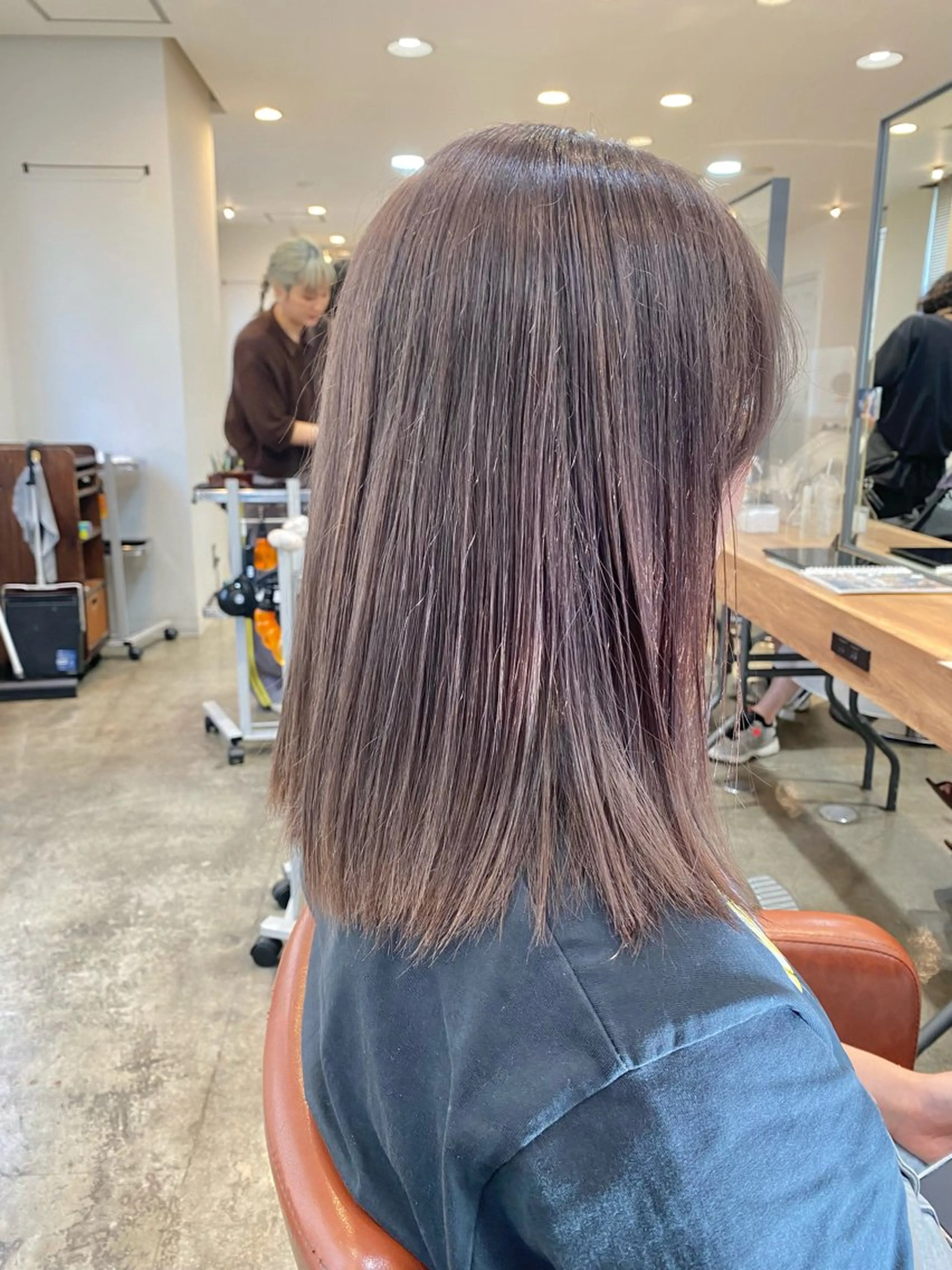 セミロング カラー グレージュ ミルクティーグレージュ 聖斗 /ハイトーン/パーマのヘアスタイル