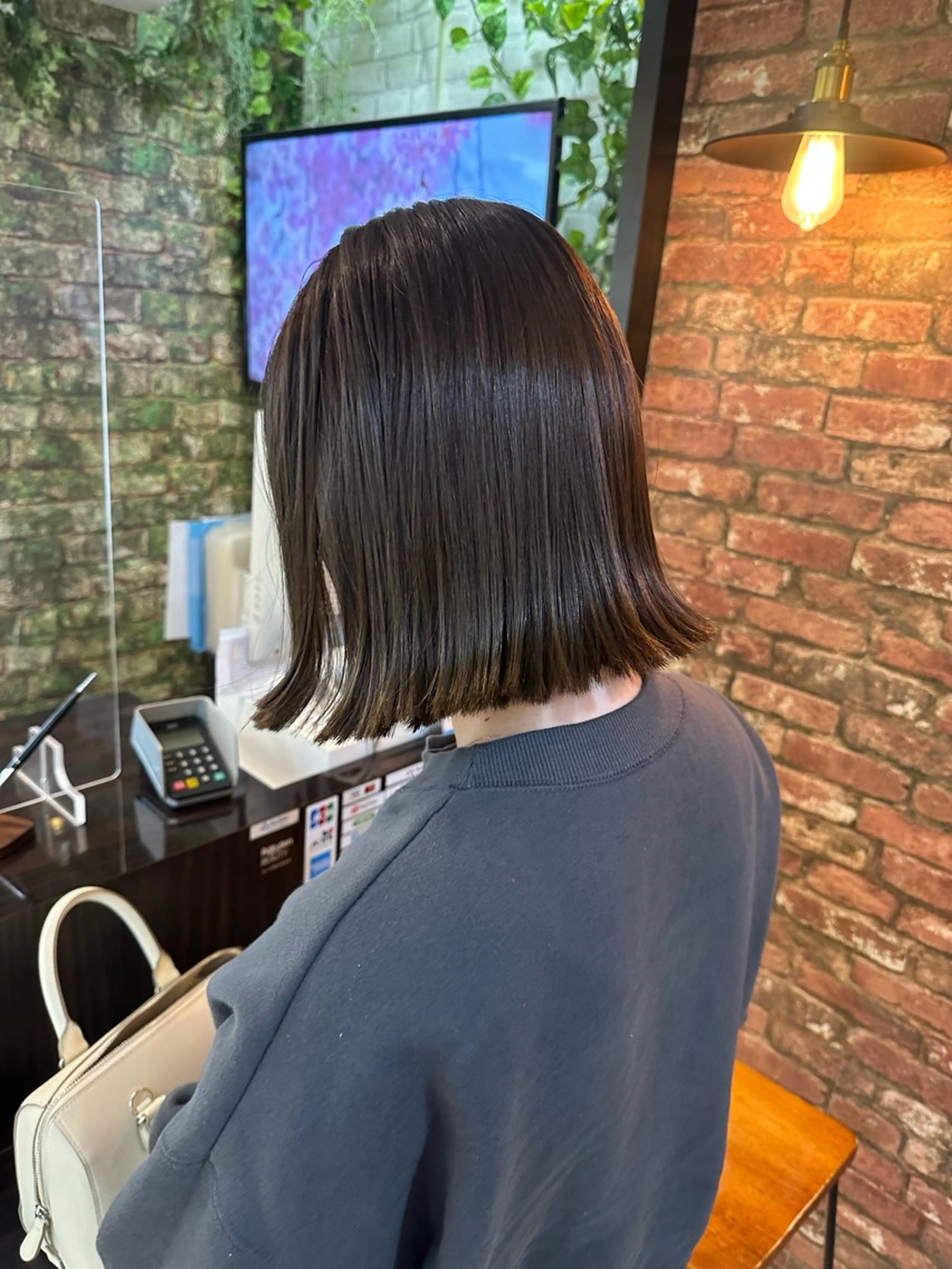 ミディアム カラー 外ハネヘア mio/ハイライト/ パーマモデルのヘアスタイル