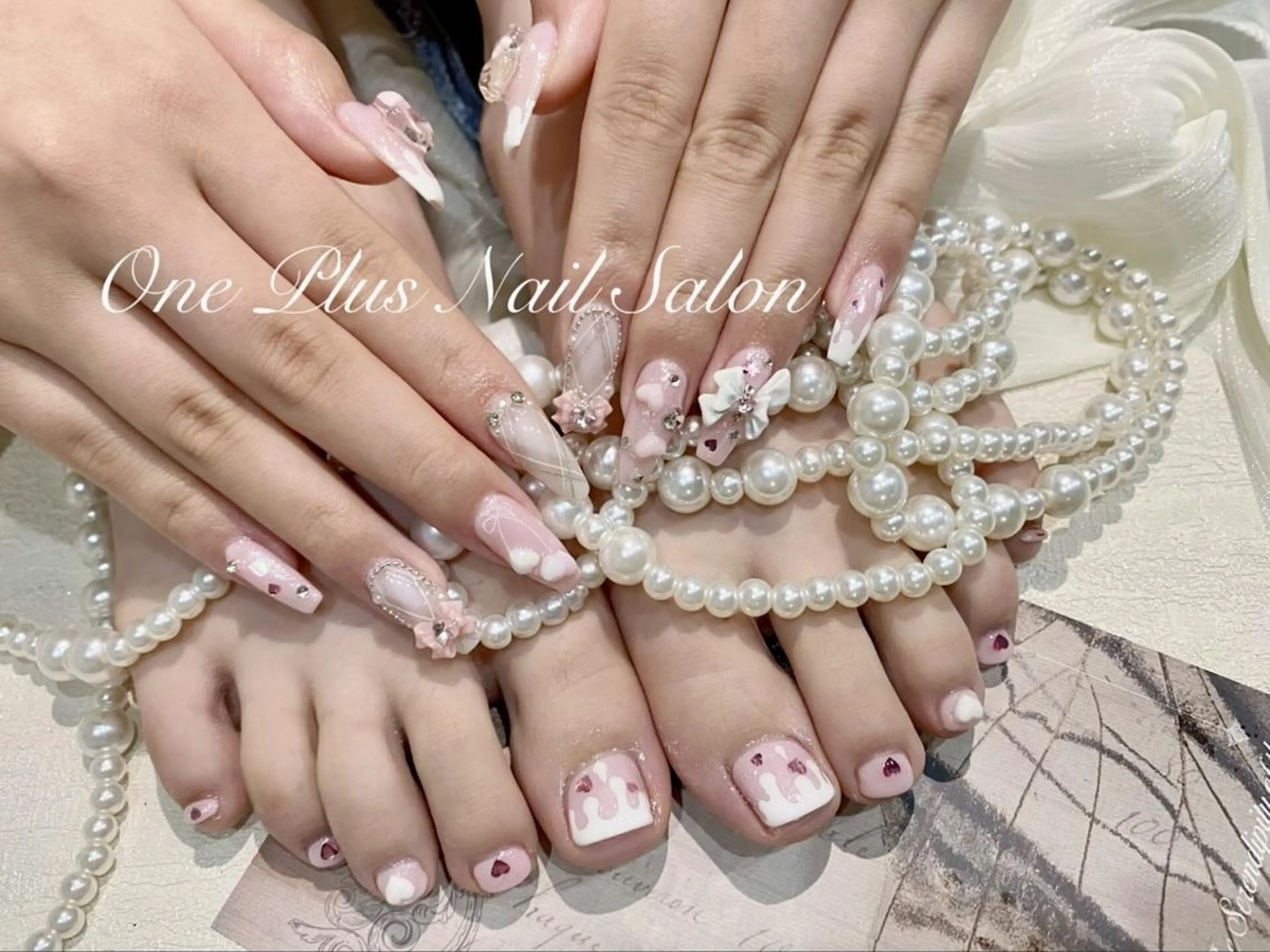 ネイル ジェルネイル 韓国ネイル パラジェル 赤色 リボン One Plus Nail Salonのネイルデザイン