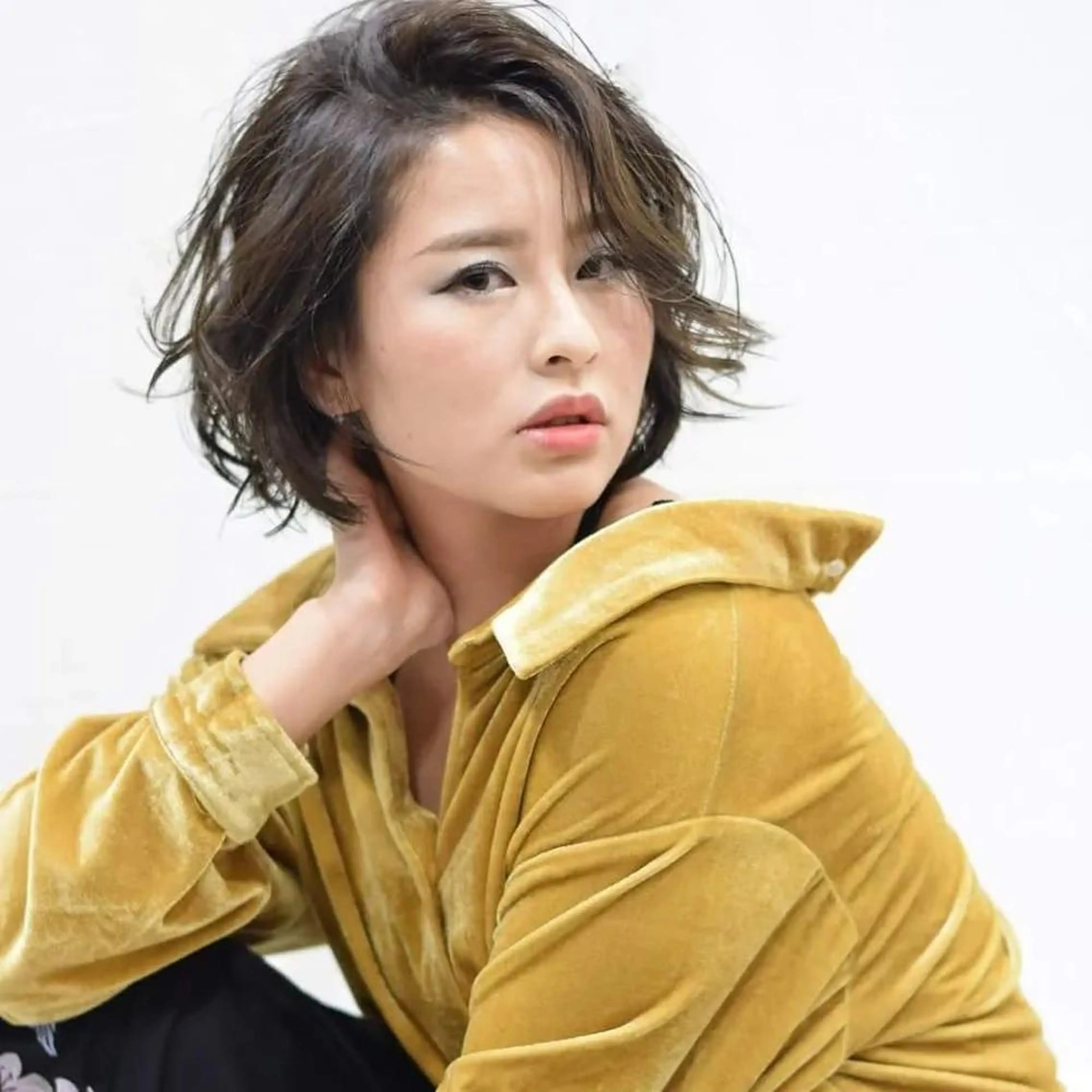ミディアム ミディアムパーマ アッシュ アッシュグレー ボブ 顔周りカット 鈴木 貴之のヘアスタイル