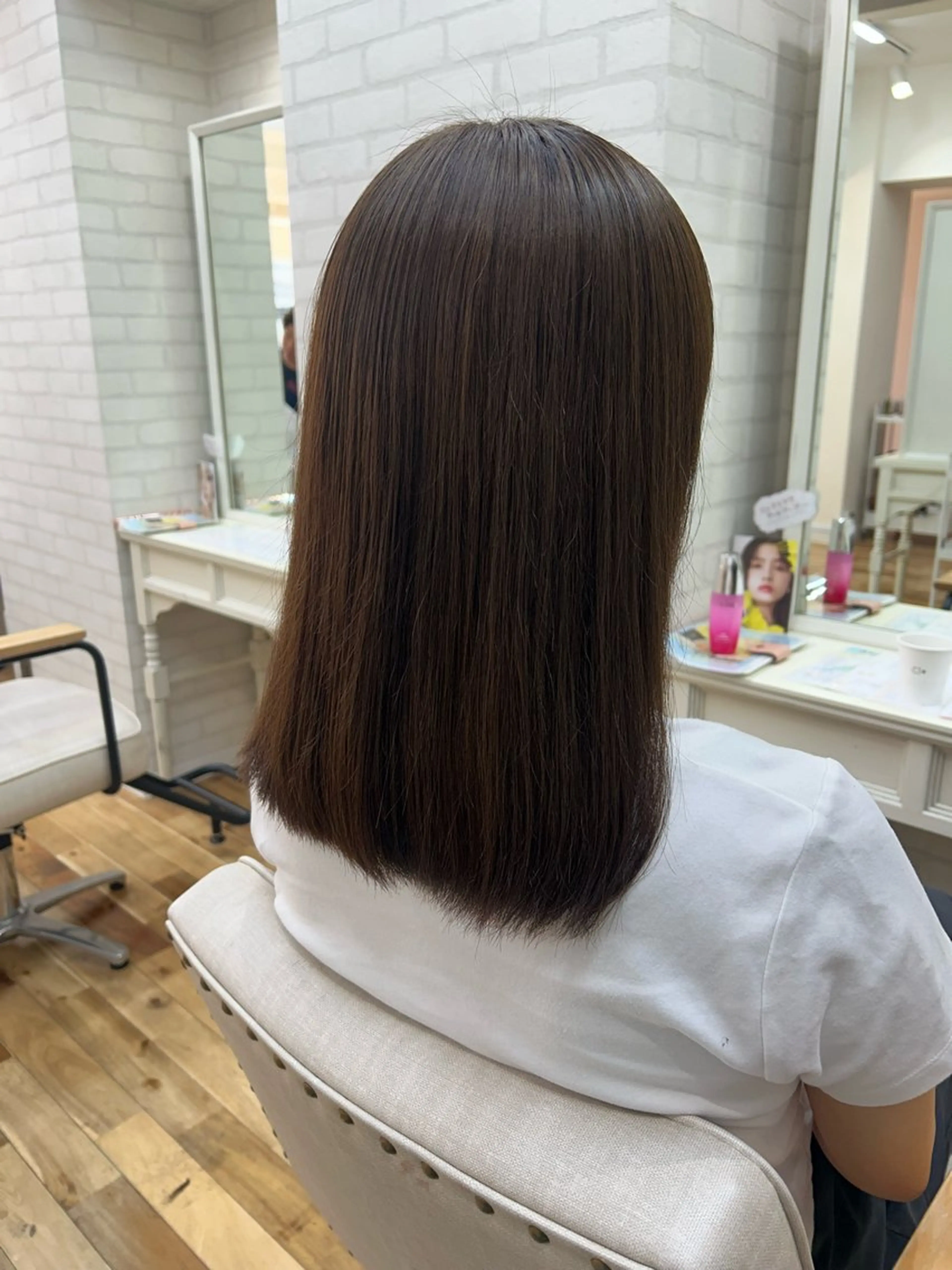 ミディアム カット ヘアカラー トリートメント 透明感カラー/牧内 楓/インナーカラーのヘアスタイル