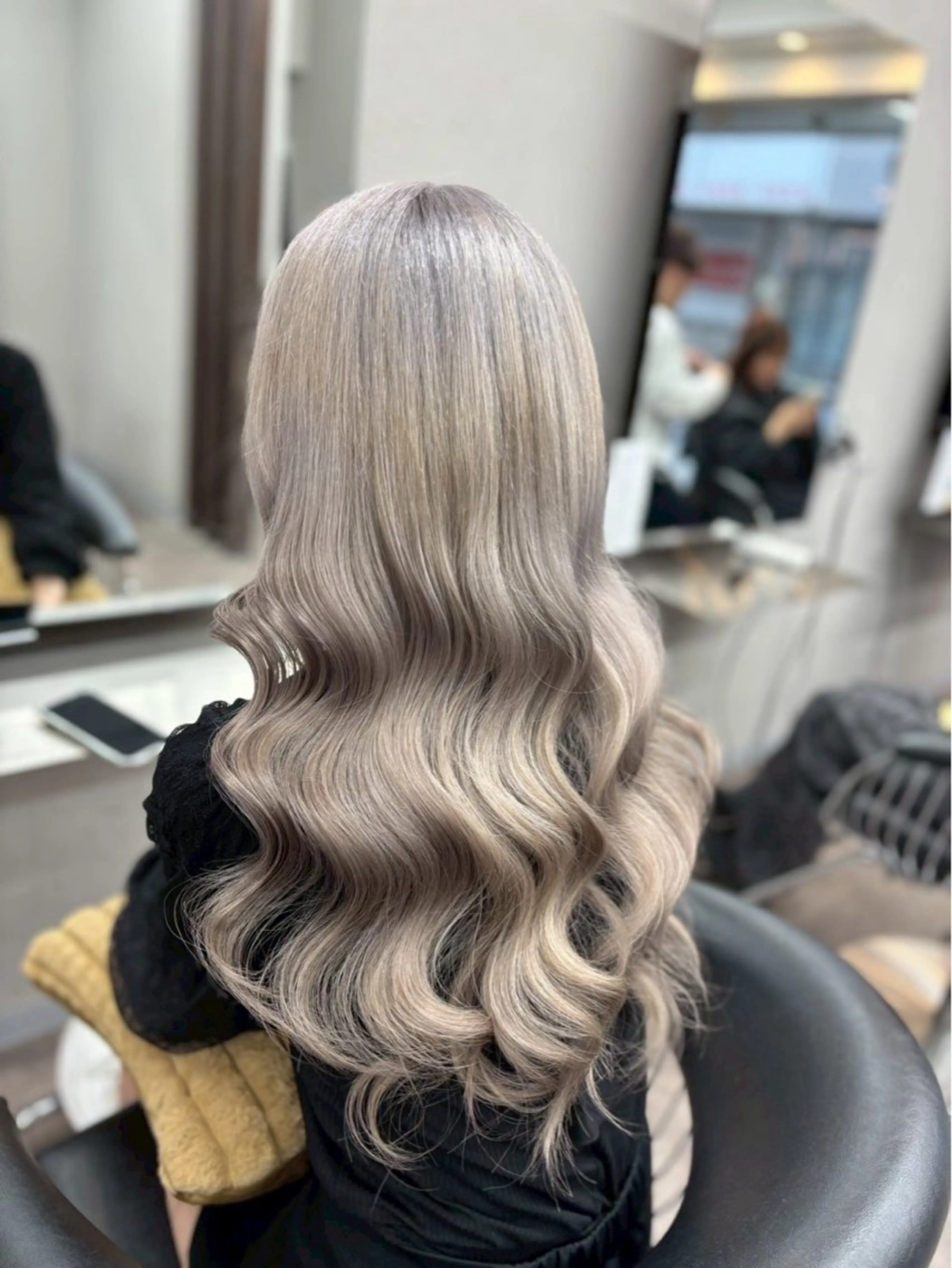 ロング カラー シルバー かのブリーチカラー 🎧⛓️🩶のヘアスタイル