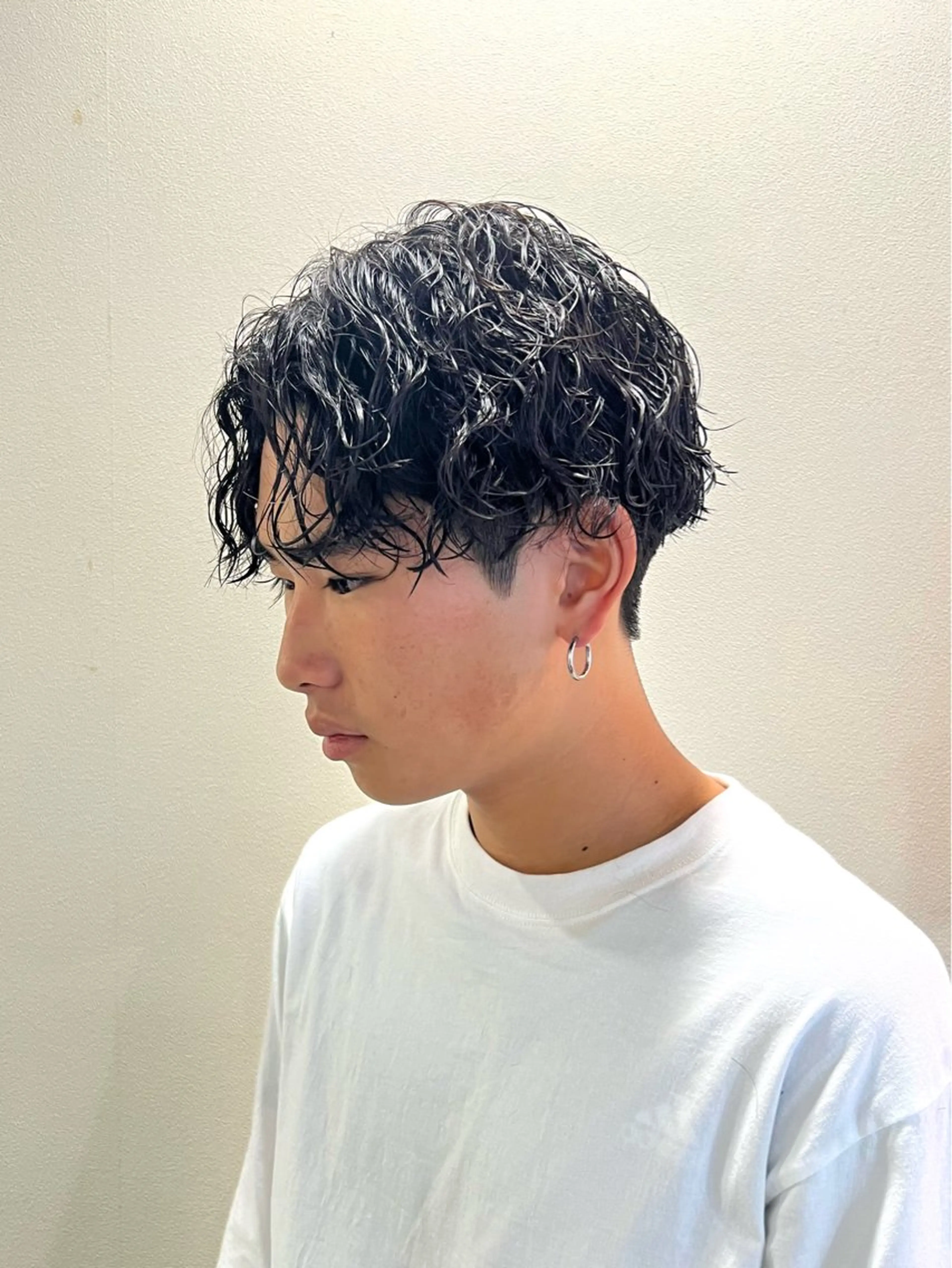 ショート パーマ メンズ メンズハイトーン マッシュ メンズパーマ スペインカール ツイストスパイラルパーマ ツイストスパイラル/ メンズパーマ/ハルキのヘアスタイル
