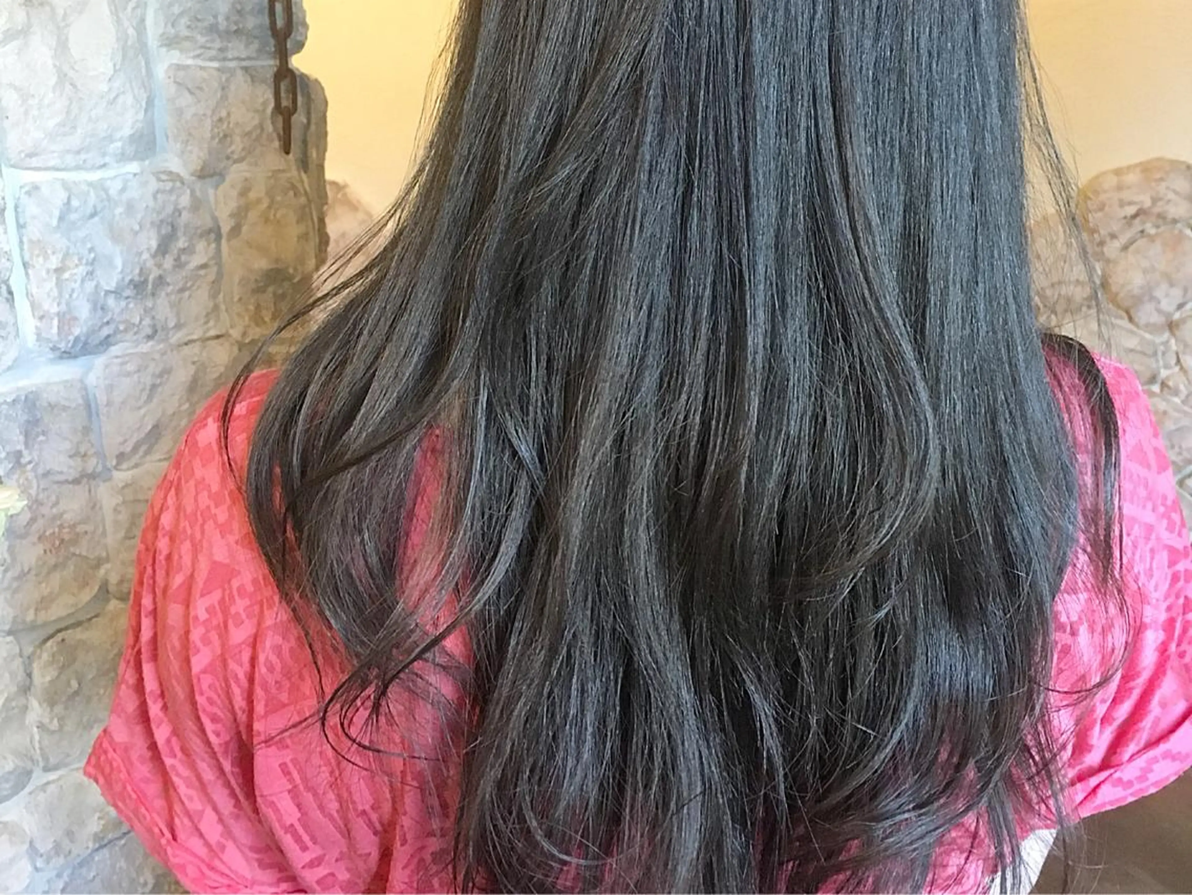ロング カラー ブリーチ ダークグレー EMANON天神所属・Hitomi Ezakiのヘアスタイル