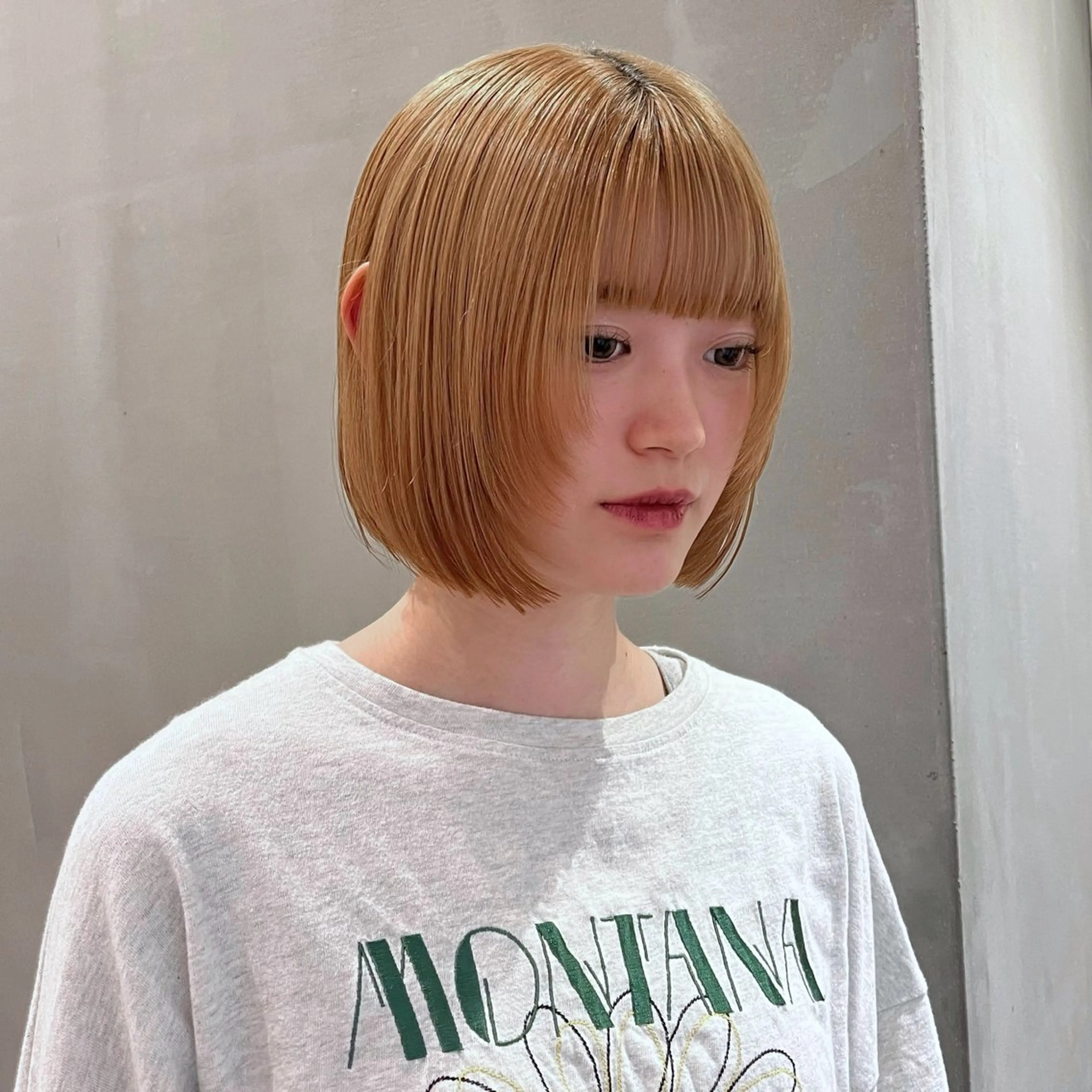 ショート 切りっぱなしボブ ボブレイヤー ボブ 顔まわりレイヤー 顔周りカット akiho/透明感 カラー/グレージュのヘアスタイル