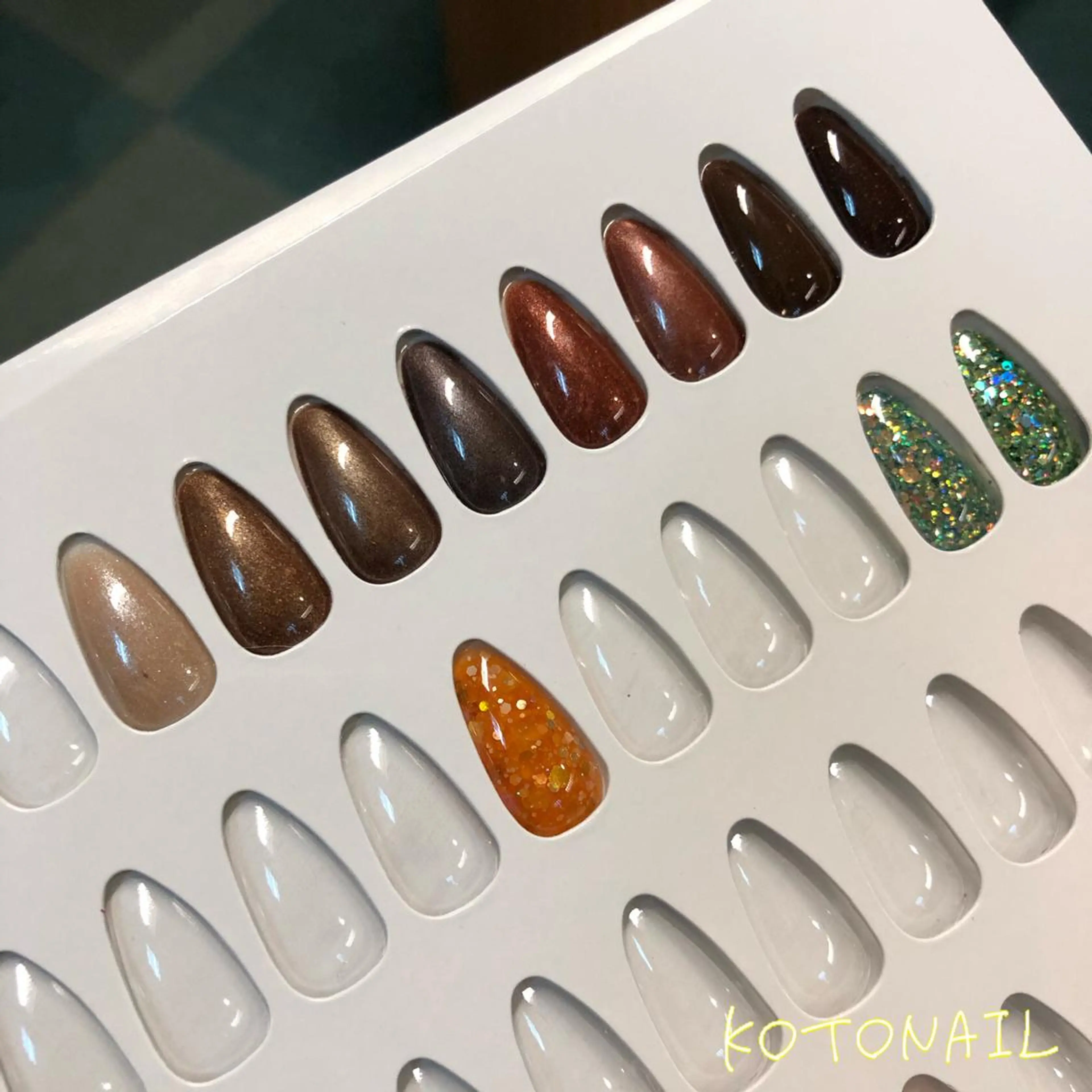 ネイル アートネイル フラッシュネイル フットネイル マグネットネイル ミラーネイル ハンドネイル koto nailのネイルデザイン