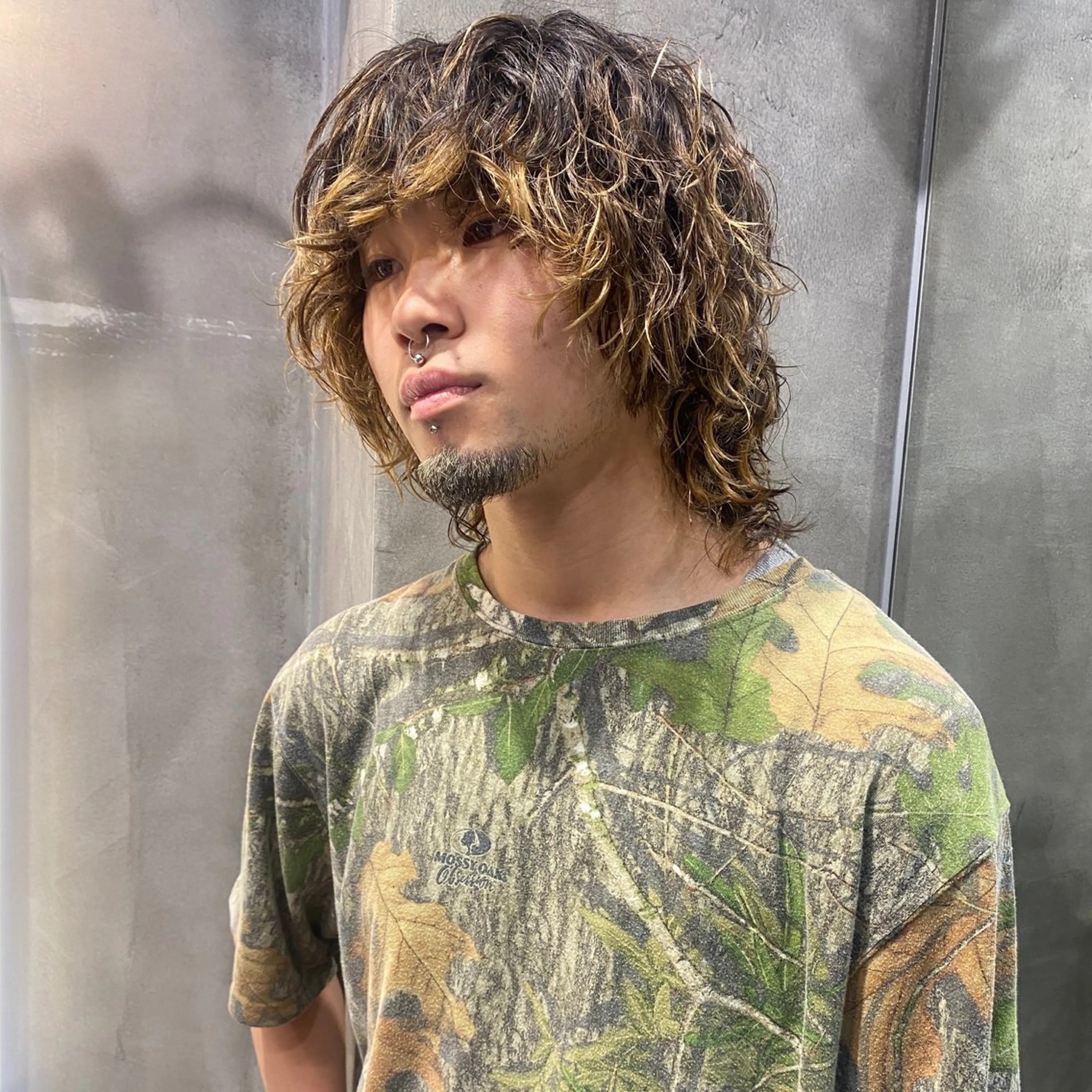 ミディアム パーマ メンズ ミディアムパーマ メンズパーマ カット パーマ トリートメント ◽️モードヘア◽️ SHOUTOのヘアスタイル