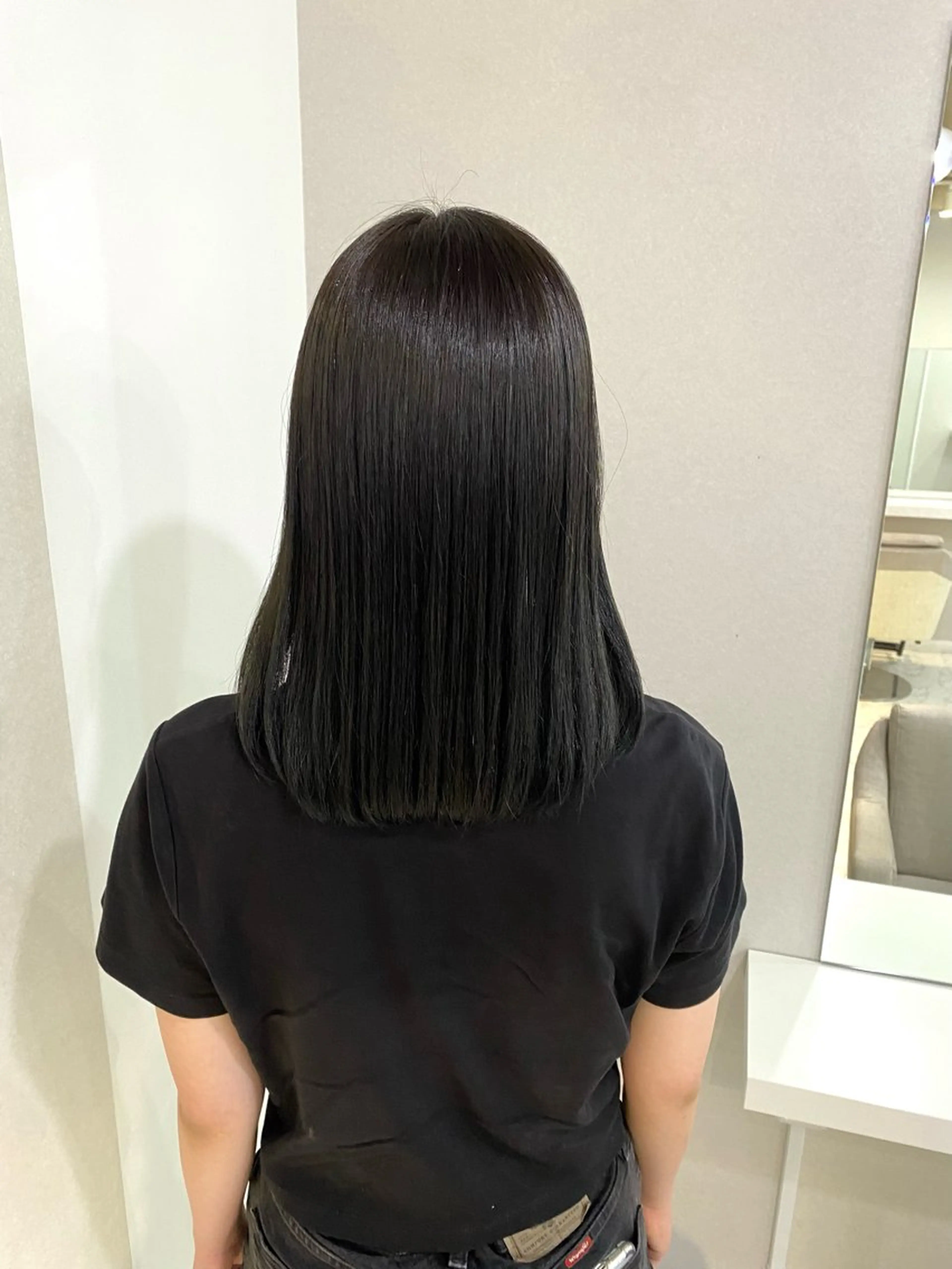 ミディアム カラー オリーブグレー ハナダ メイのヘアスタイル