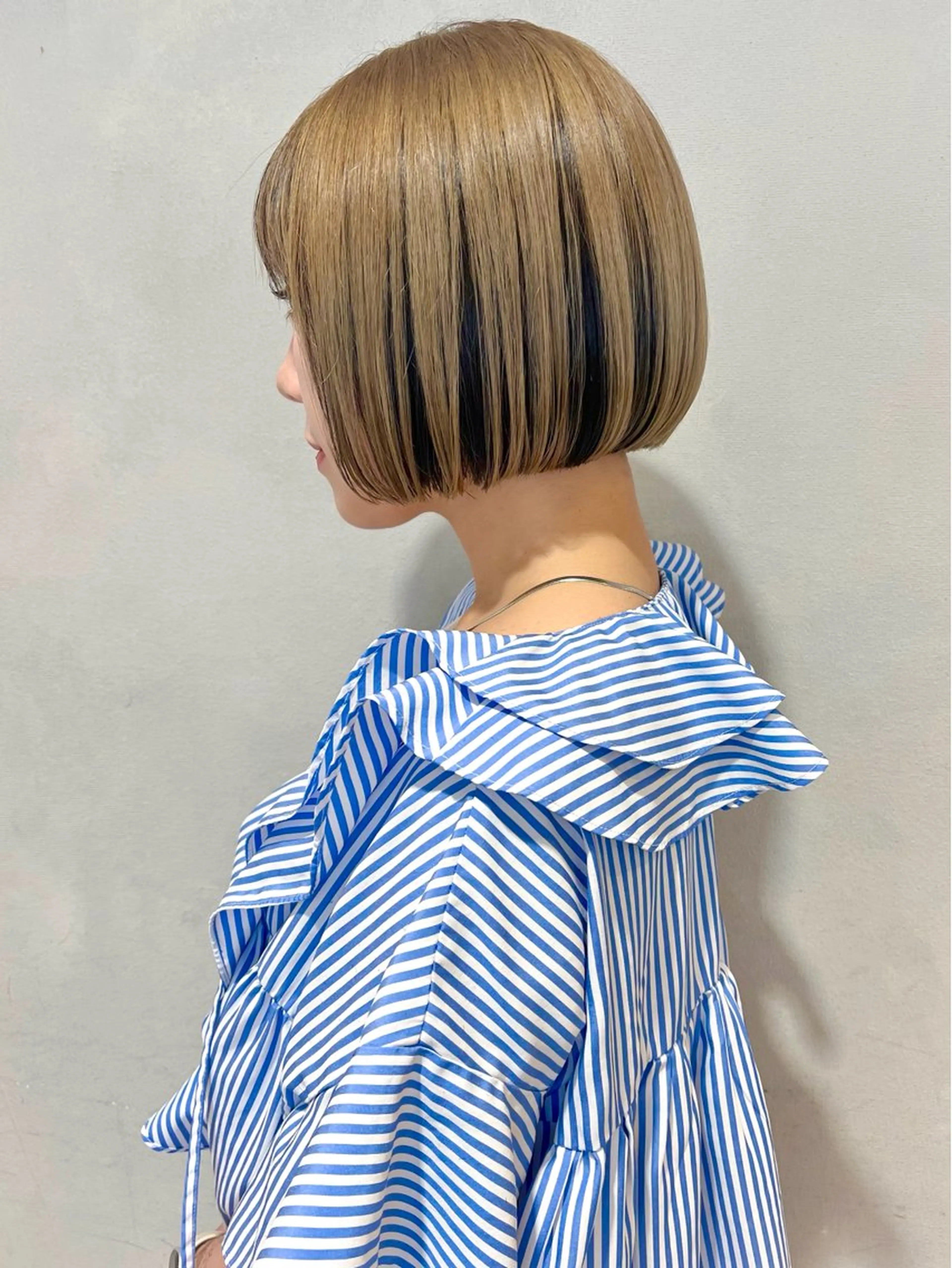 ショート カラー ヘアカラー 切りっぱなしボブ 艶カラー🌷江梨🍎のヘアスタイル