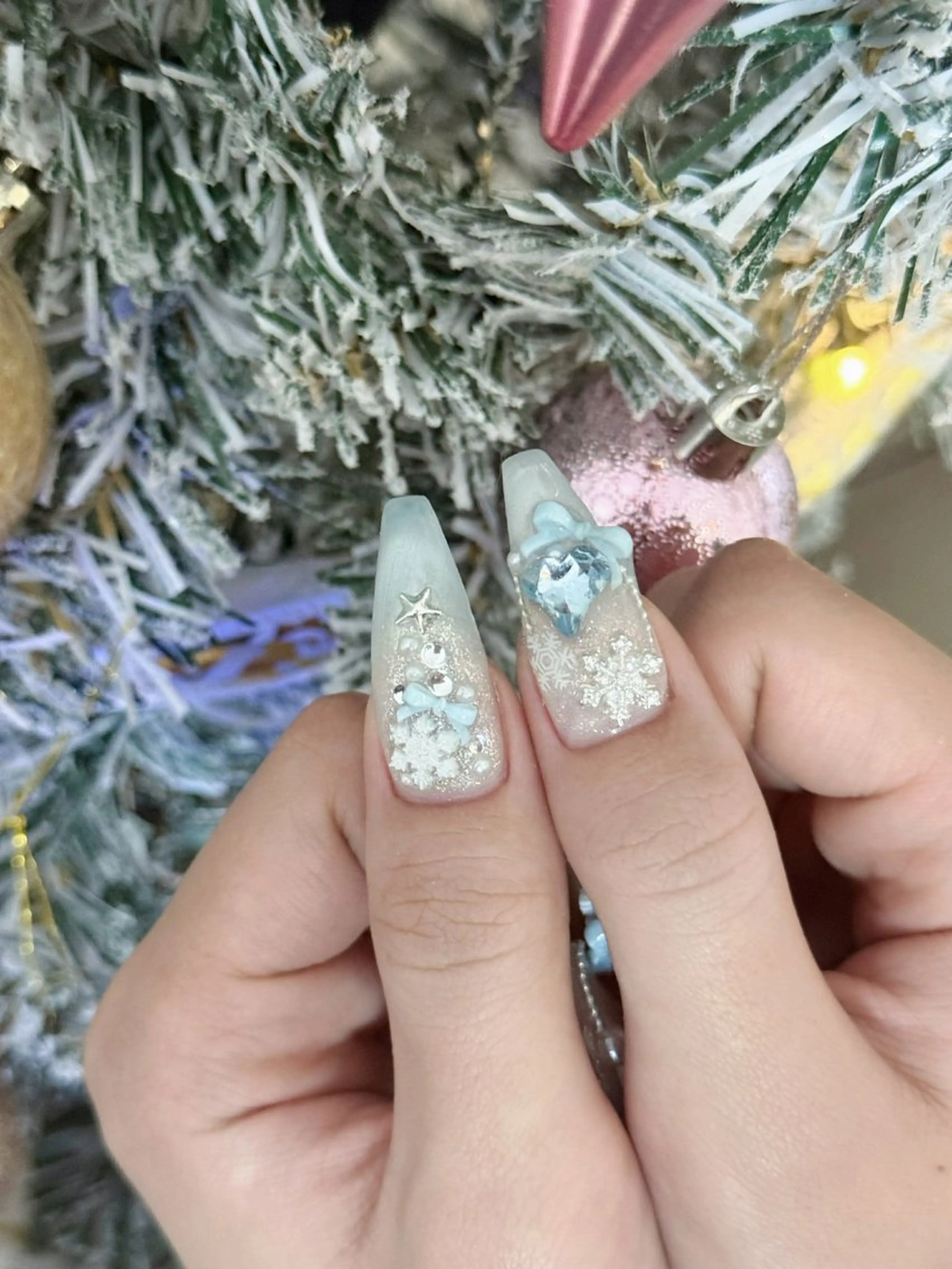 ネイル オーロラネイル ボルドー ブラウン 氷ネイル・うるうるネイル キラキラネイル ハンドネイル Julli NailStudioのネイルデザイン