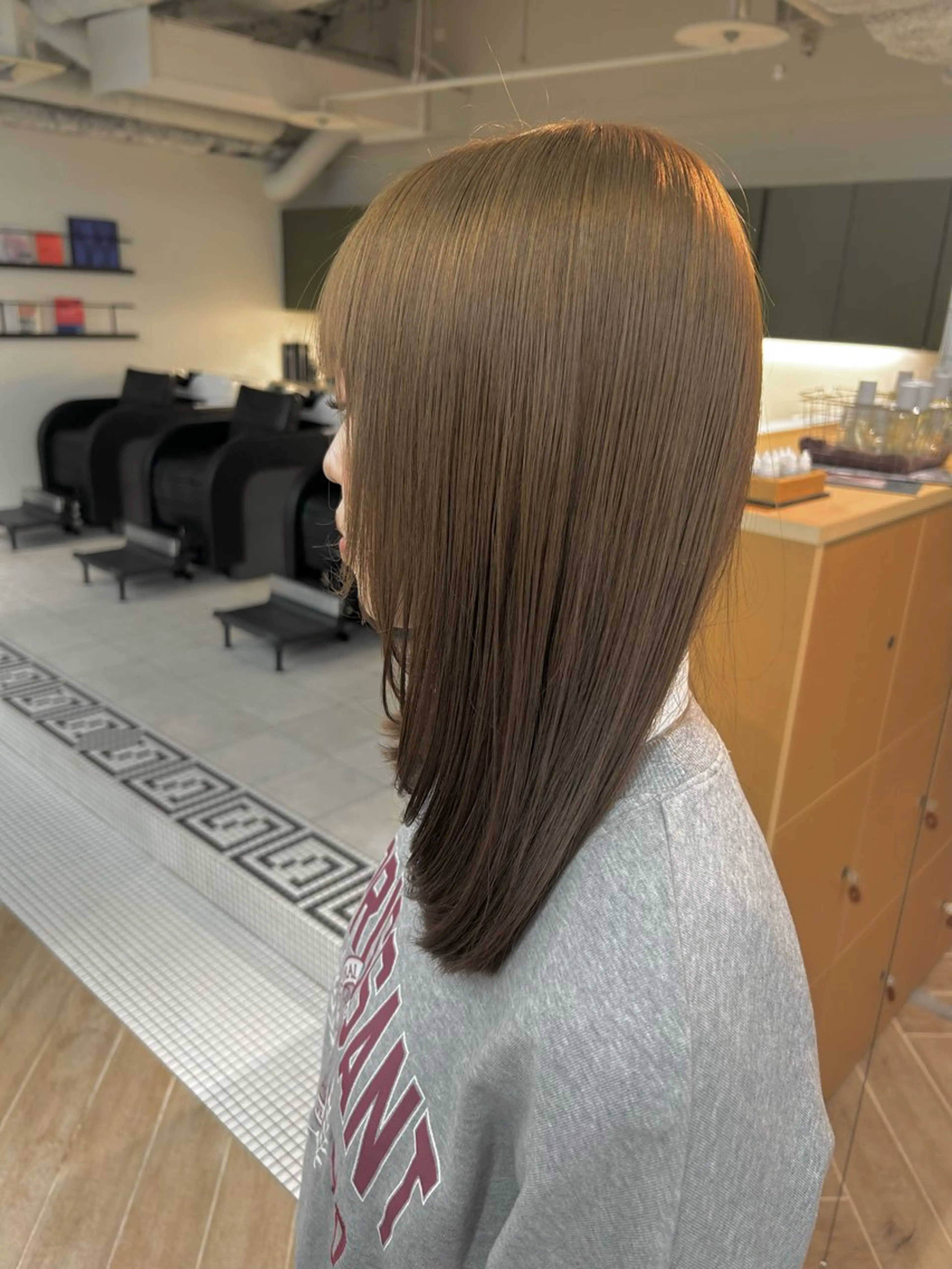 セミロング カラー ヘアカラー トリートメント ベージュ/ダブルカラ ー/新潟駅/青柳萌果のヘアスタイル