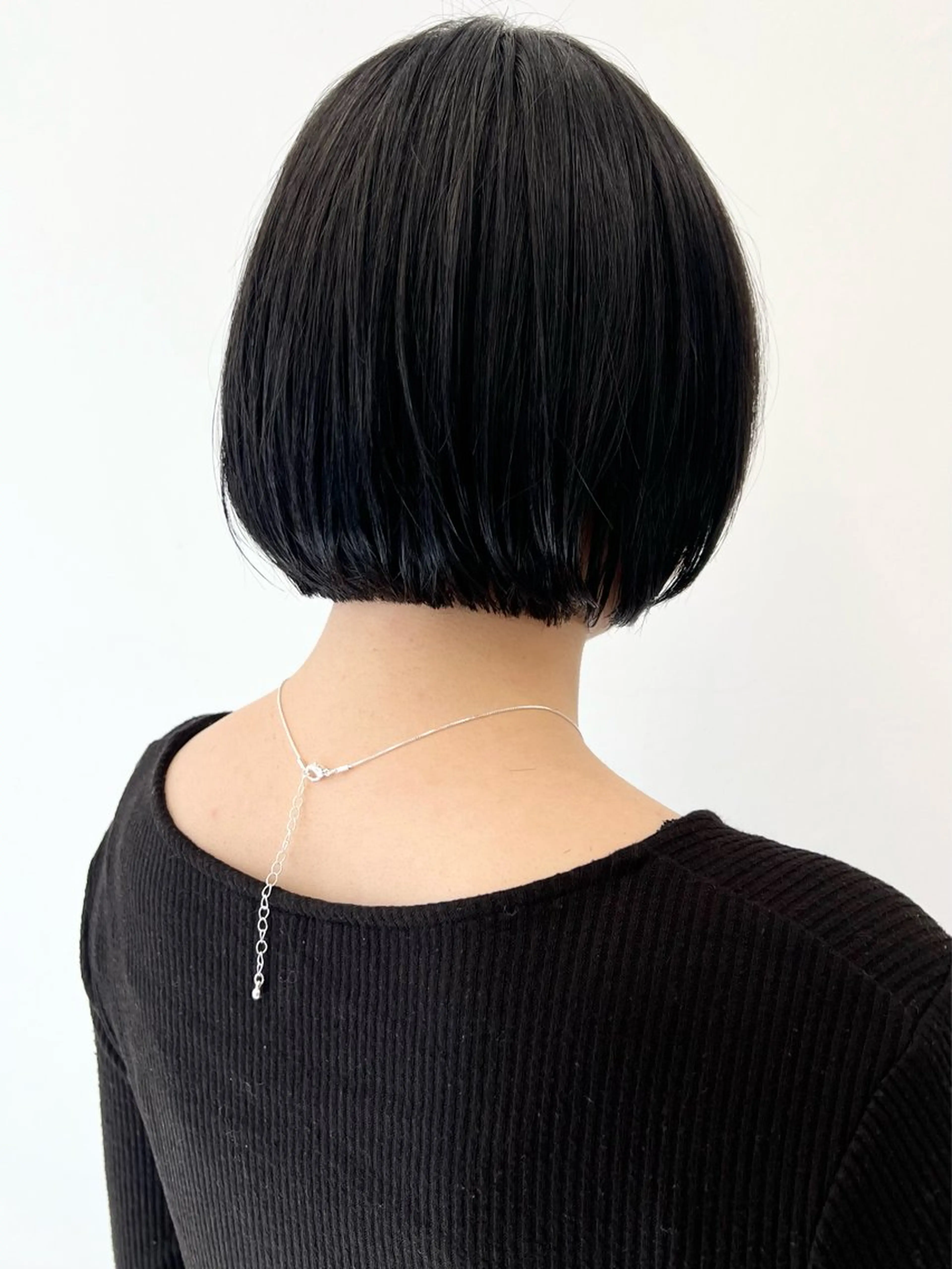 ショート カラー 黒髪 ブルーカラー ブルーブラック カット ヘアカラー トリートメント HARU//原宿🤍 リピート率NO.1のヘアスタイル
