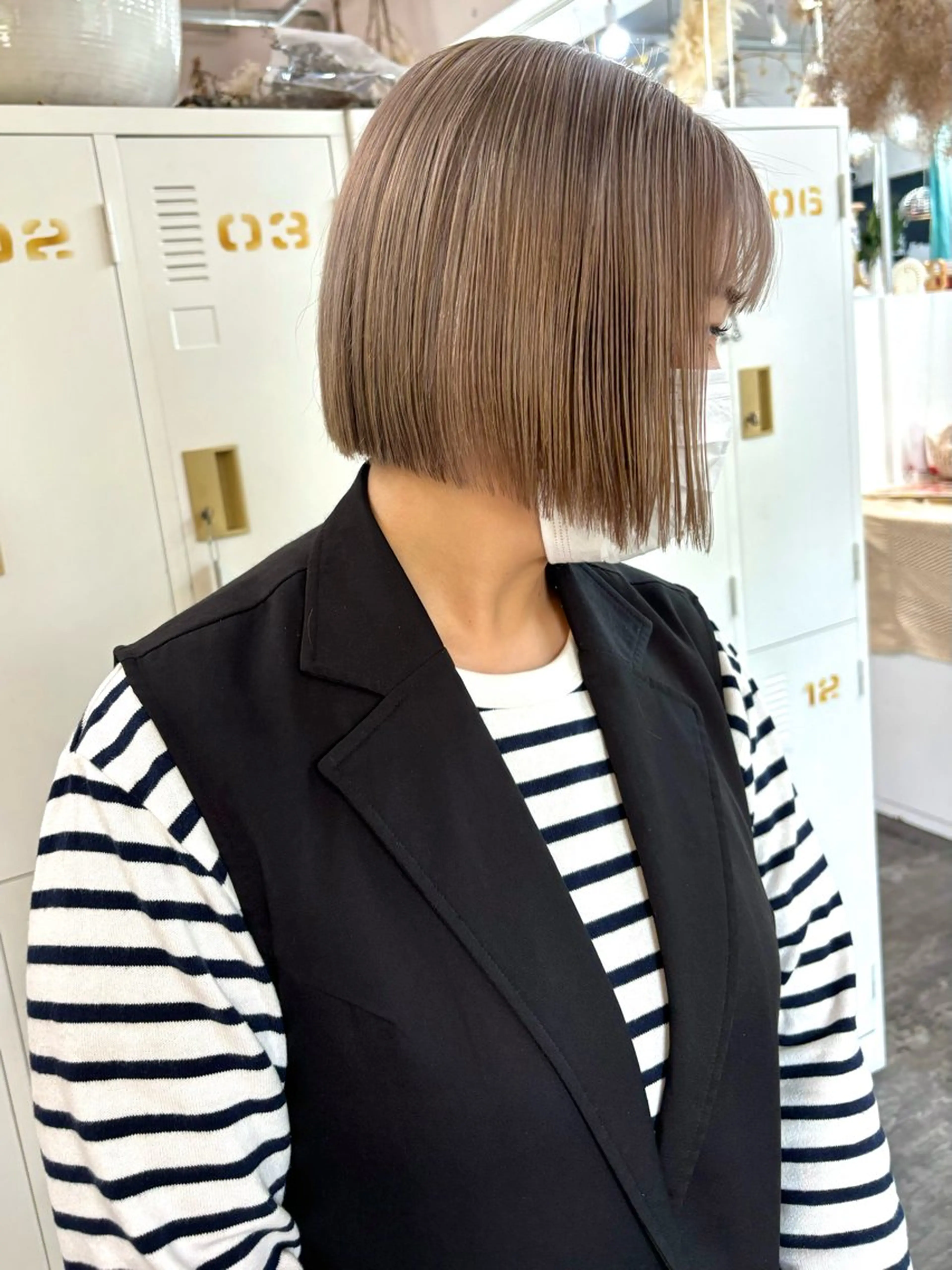 ミディアム カラー ブロンド ホワイトブロンド LOMARLIE JURIAのヘアスタイル