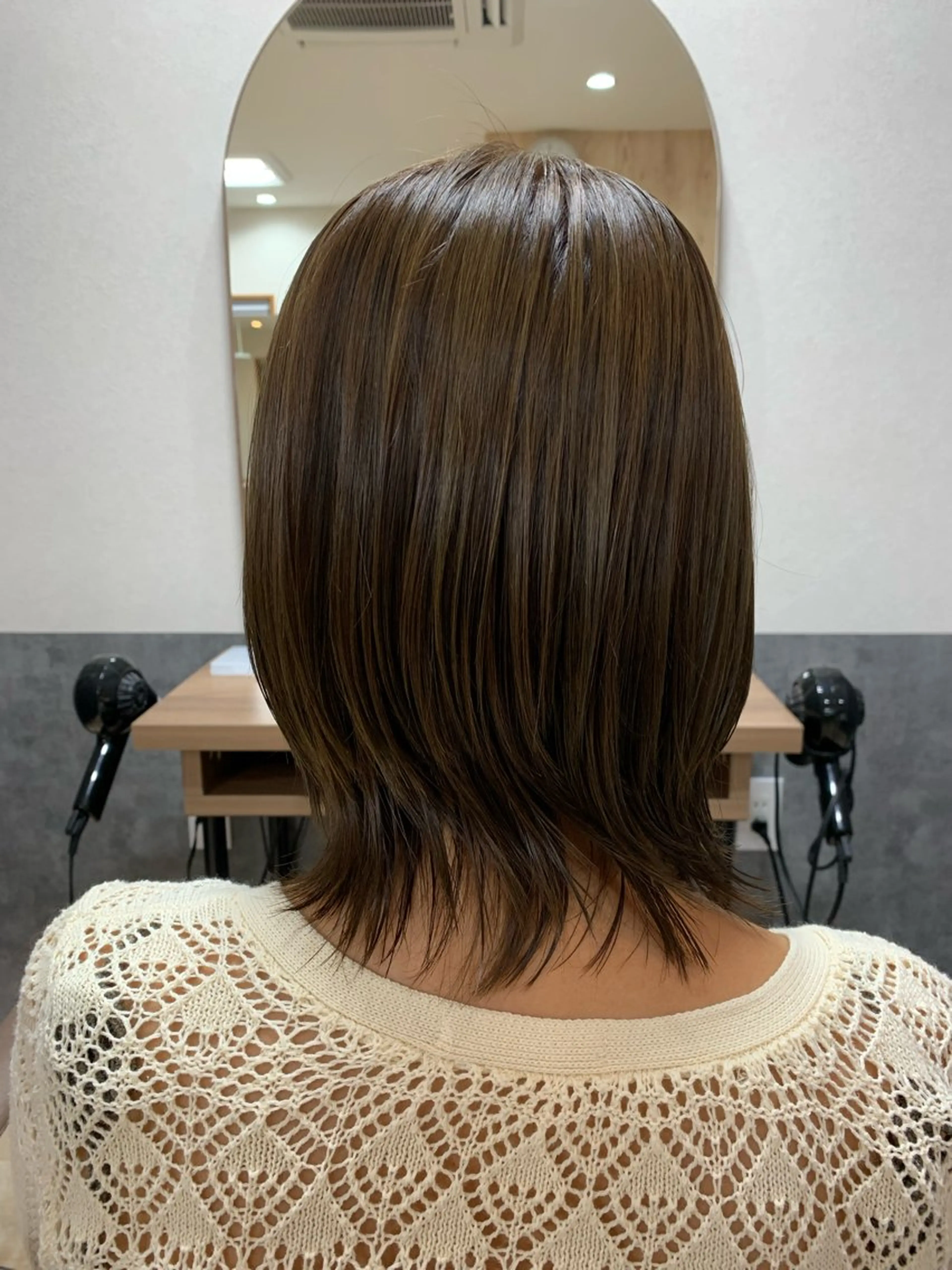 ミディアム カラー ベージュカラー オリーブベージュ 赤坂 有季のヘアスタイル