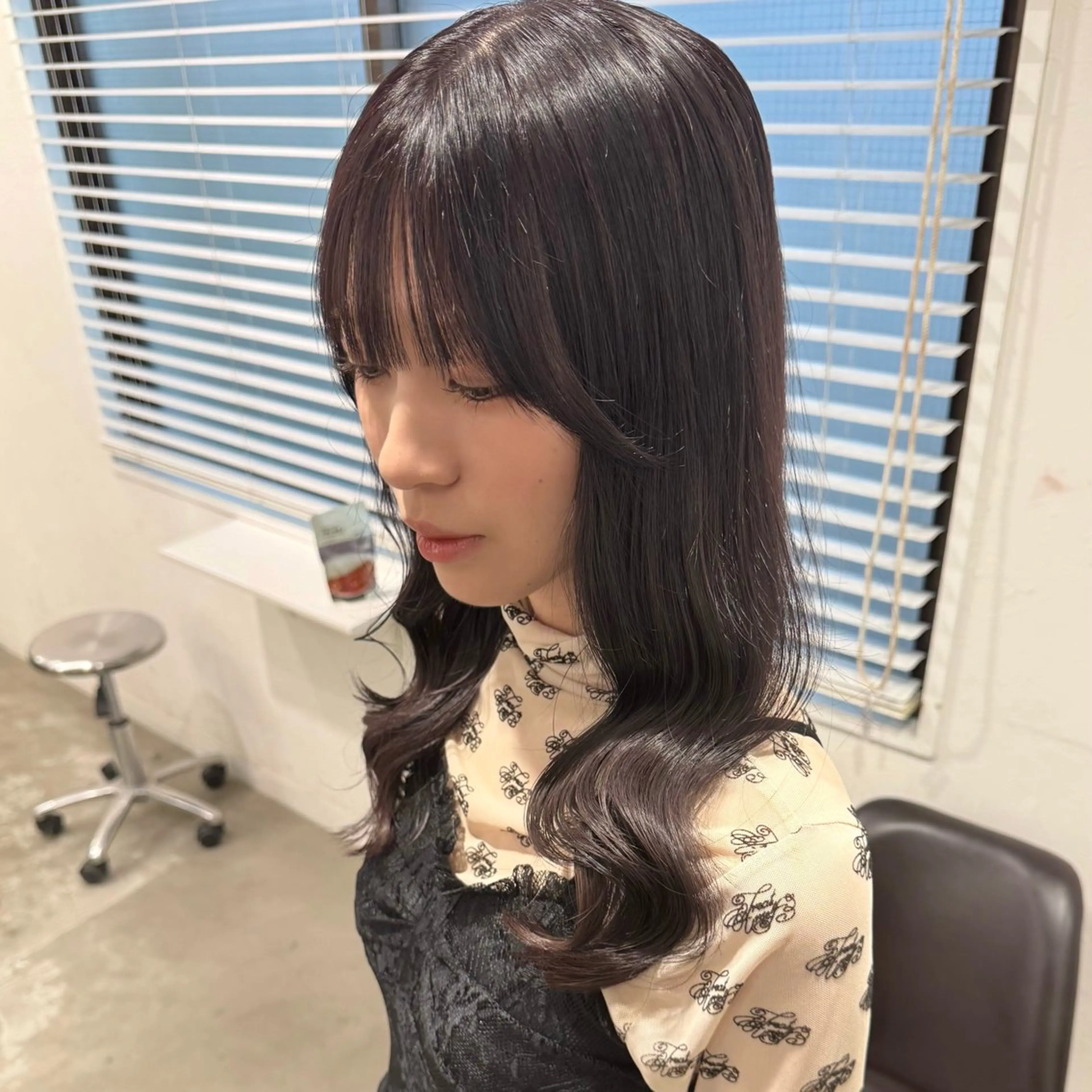 ロング カラー ブリーチ ブラウンカラー 透明感カラー ラベンダーカラー 縮毛矯正/暗めカラー AYANO 💗🪽のヘアスタイル