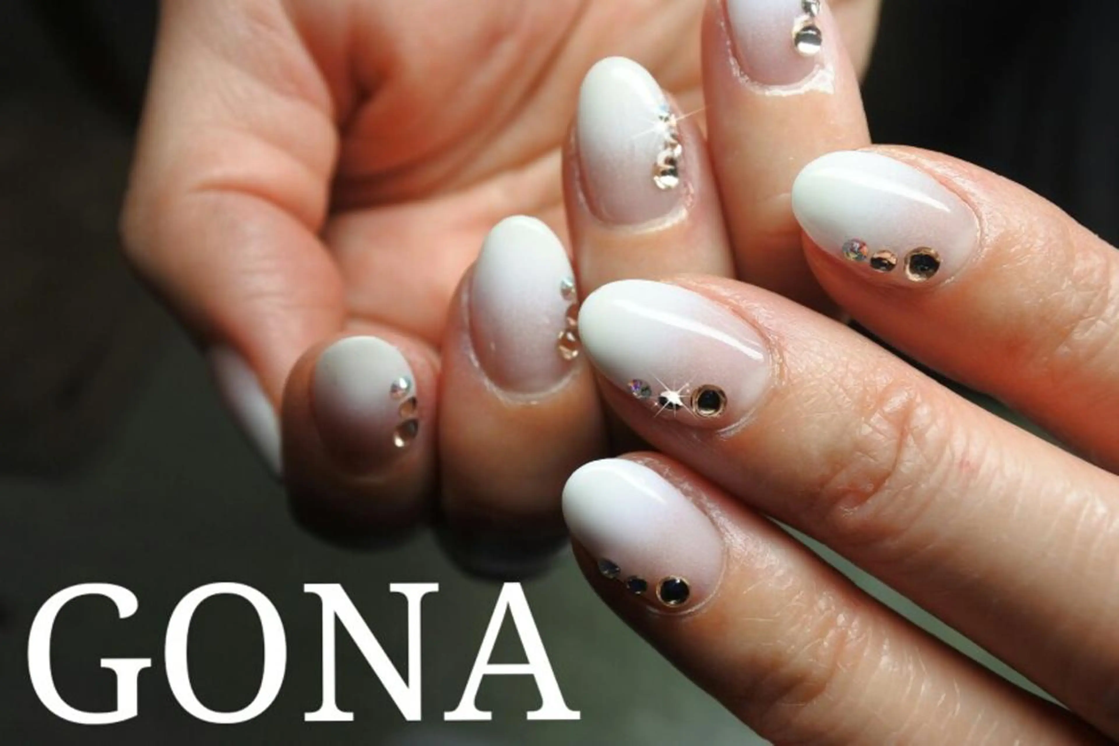 ネイル グラデーション ネイルサロン& スクールGONAのネイルデザイン