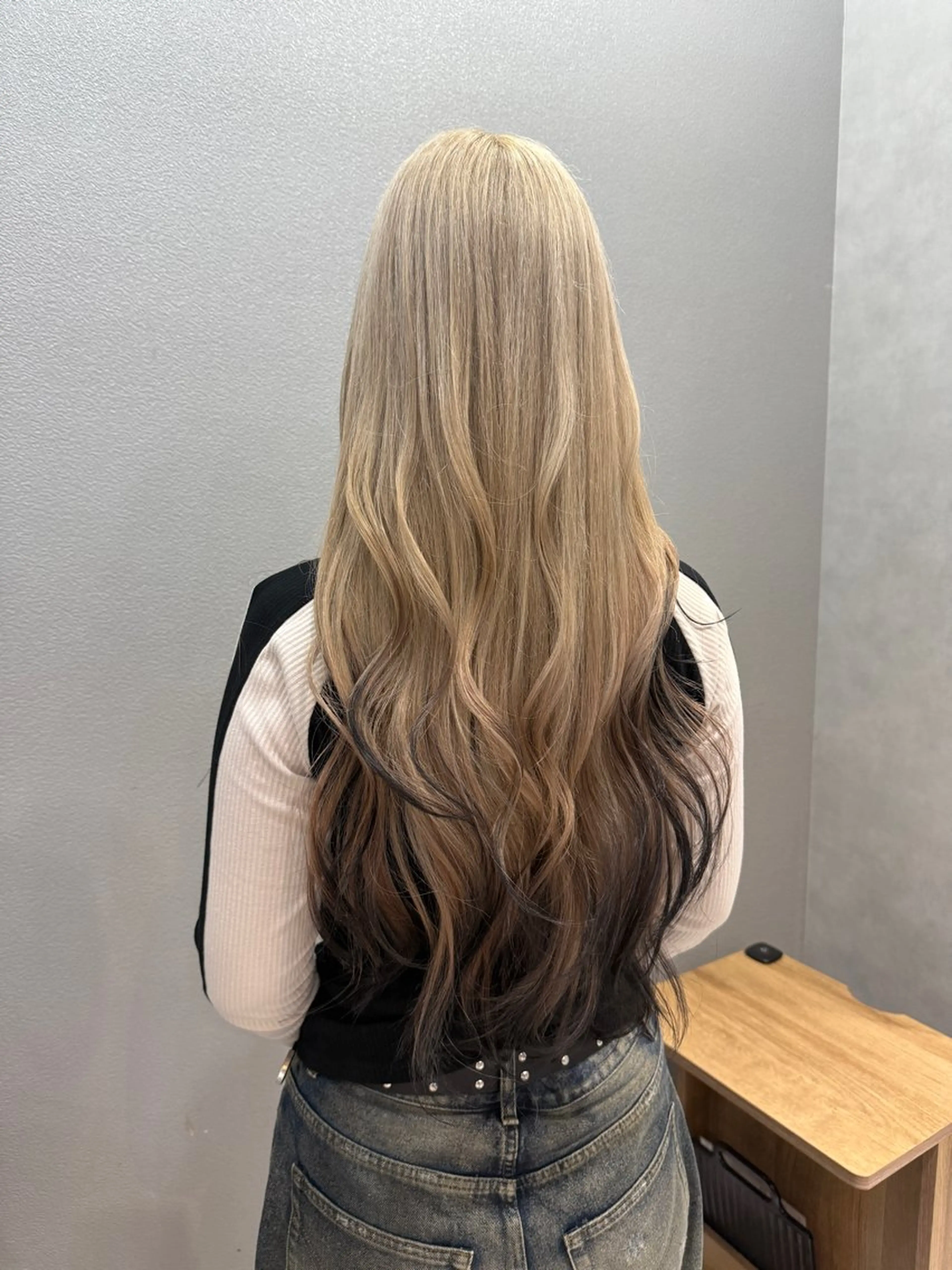 ロング カラー ベージュカラー ホワイトベージュ カット ヘアカラー トリートメント 透明感カラー/パーマ 🌀アオノアユミのヘアスタイル