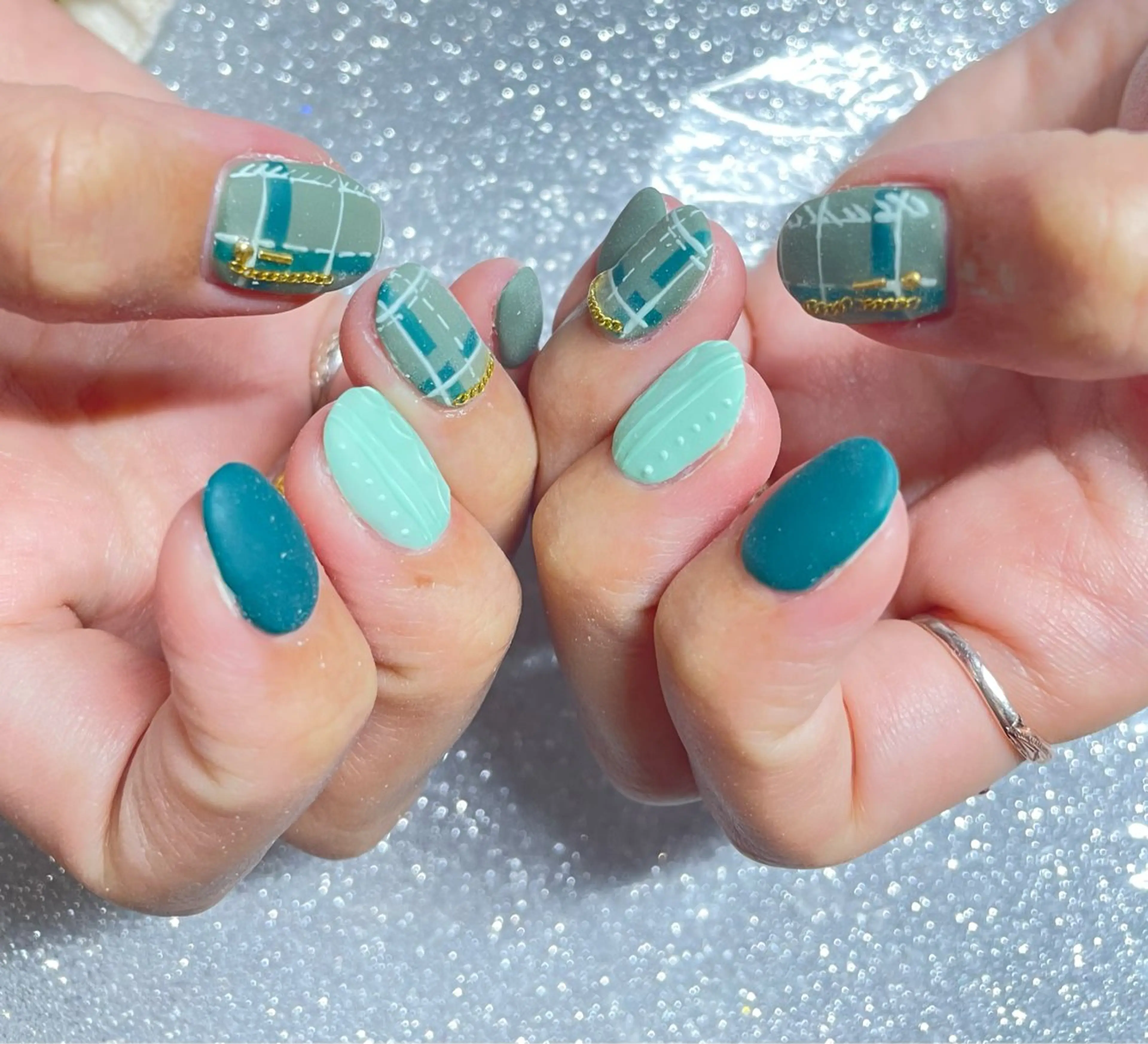 ネイル ハンドネイル VIERU 🌈🎀💖のネイルデザイン