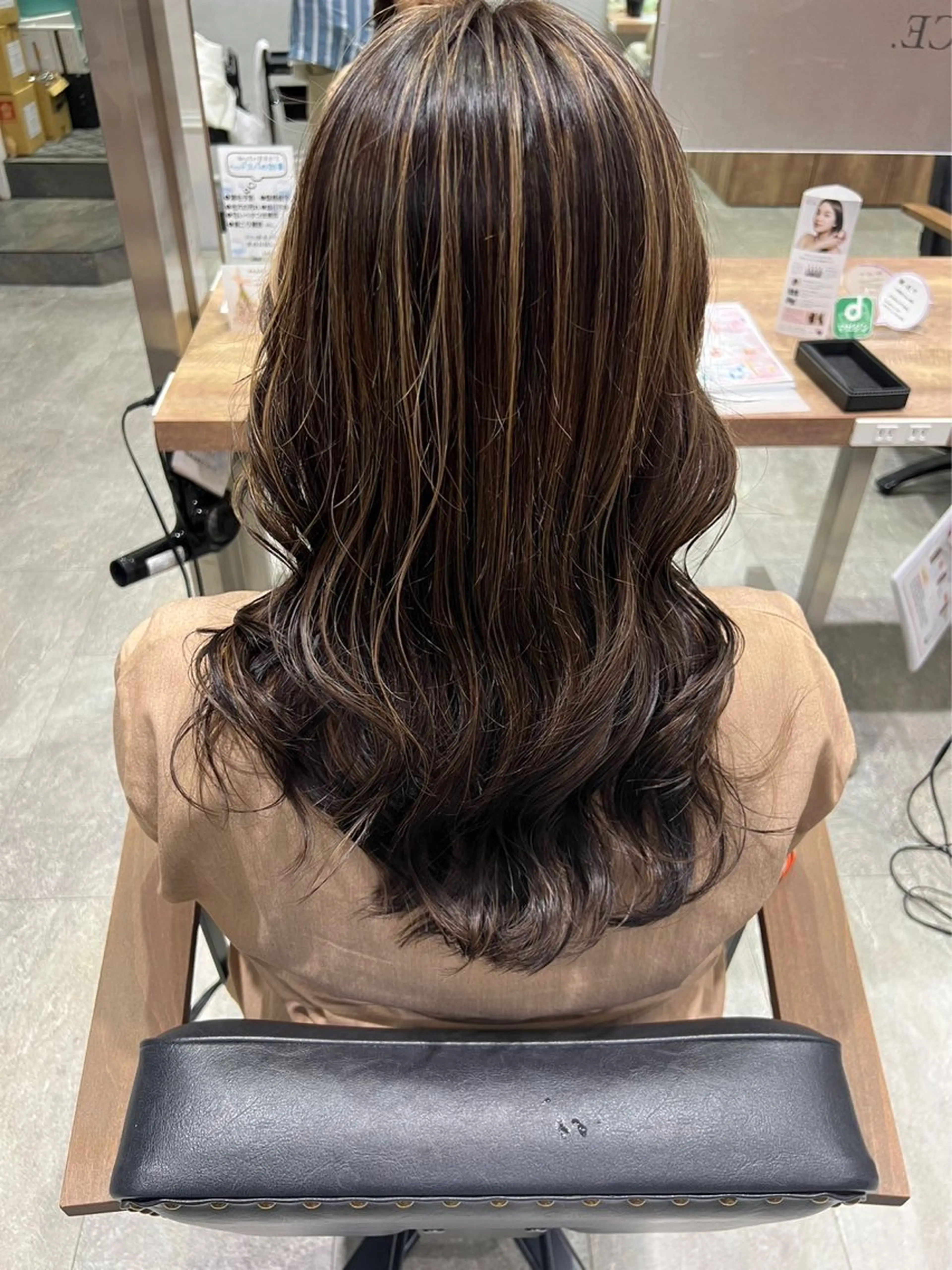 ロング カラー 一樹ハイトーン/ブリ ーチ/透明感カラーのヘアスタイル