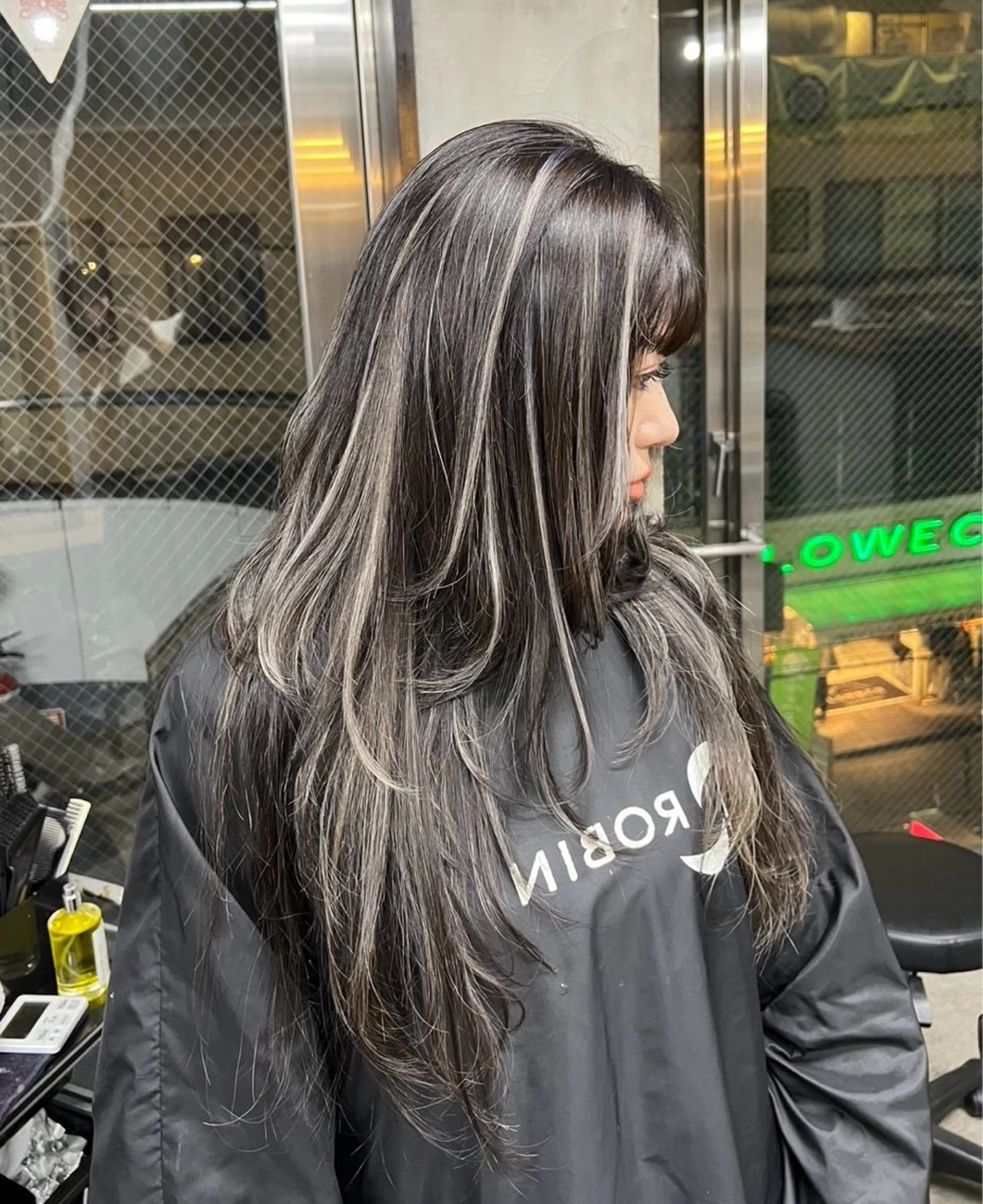 ロング カラー ダークグレー ダークグレージュ グレージュ ハイライトカラー ハイライト ヘアカラー トリートメント ROBIN所属・指名数No.1 /NAOYAのヘアスタイル