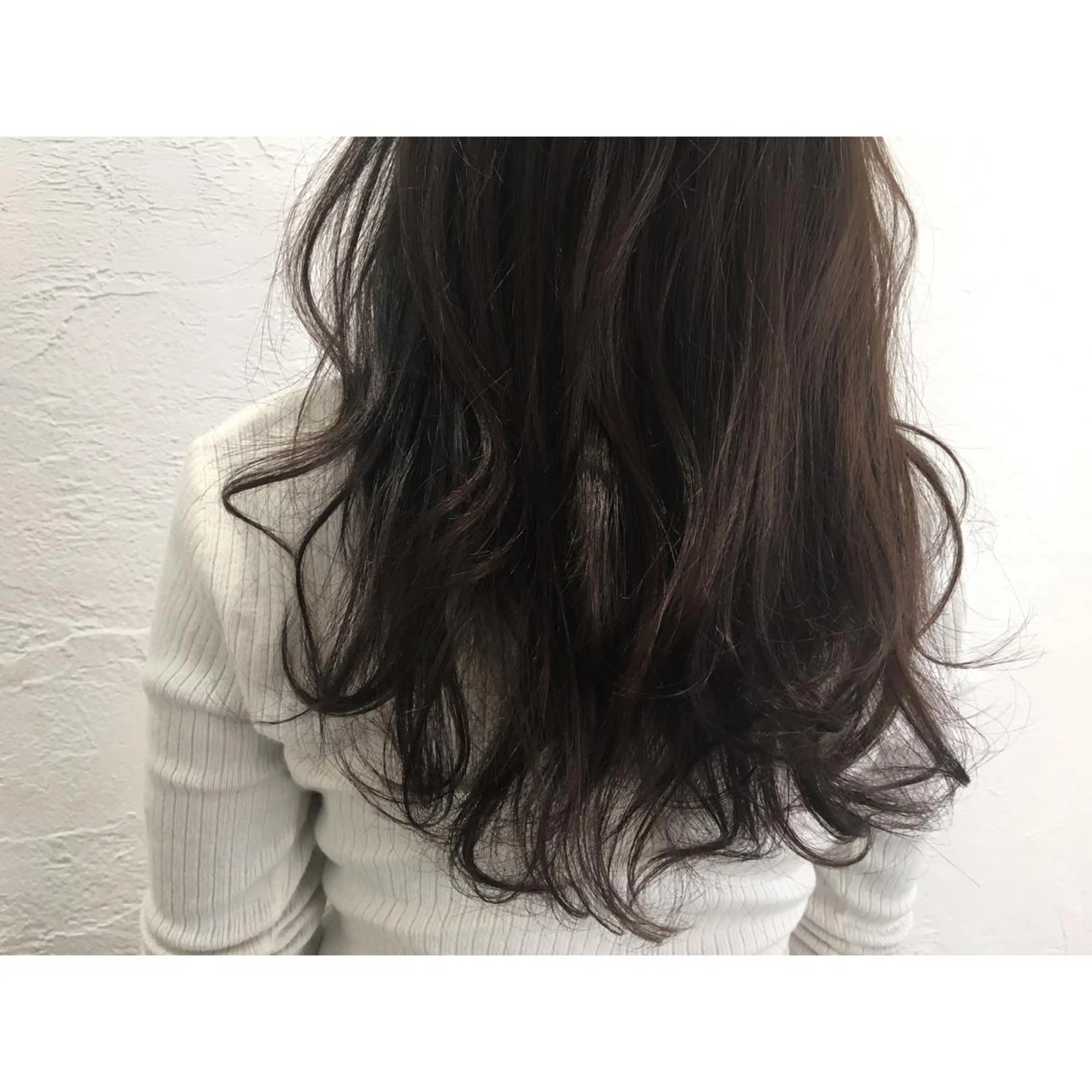 ロング カラー アッシュ グレージュ fio マナミのヘアスタイル