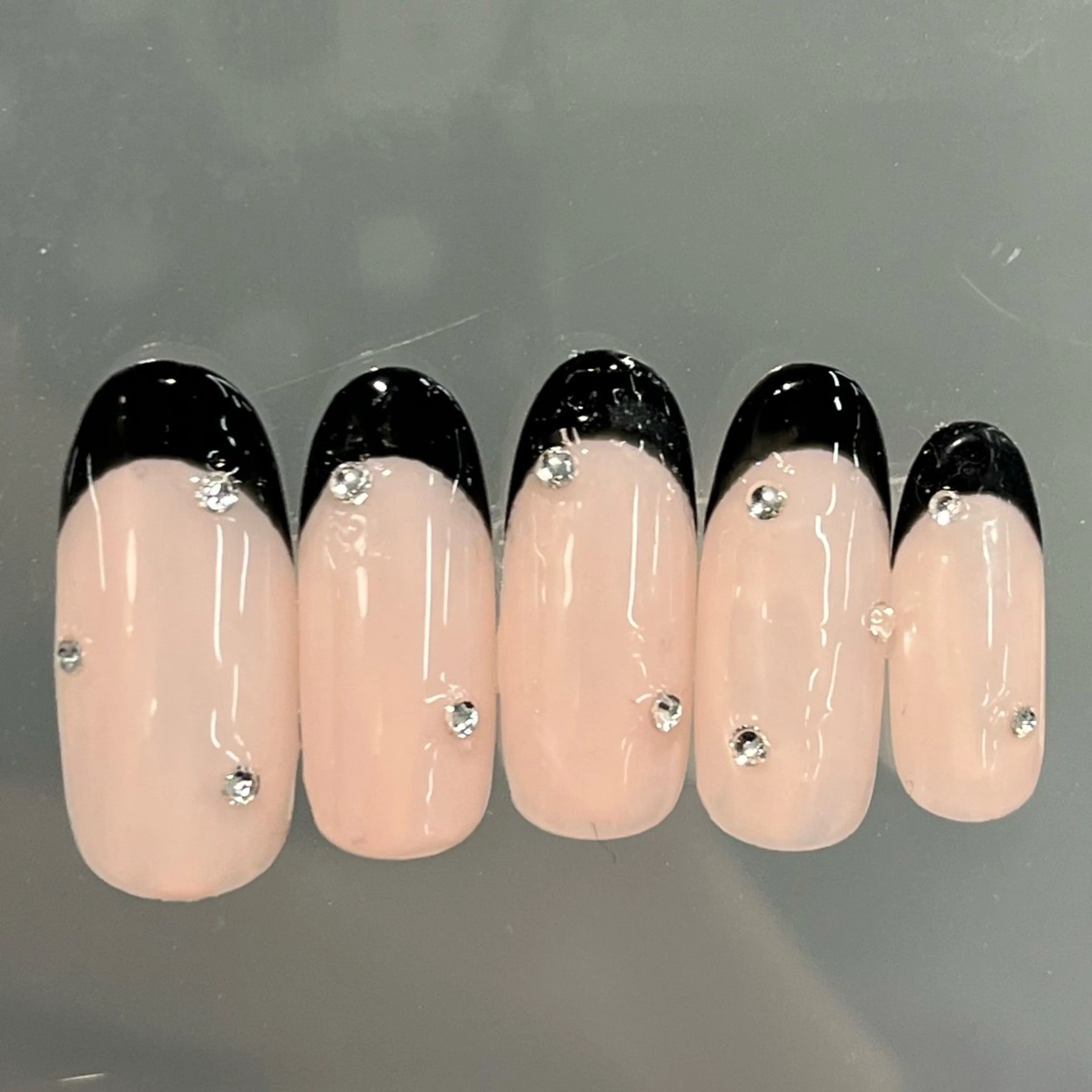 ネイル フレンチネイル ストーンネイル eight nail 春菜のネイルデザイン