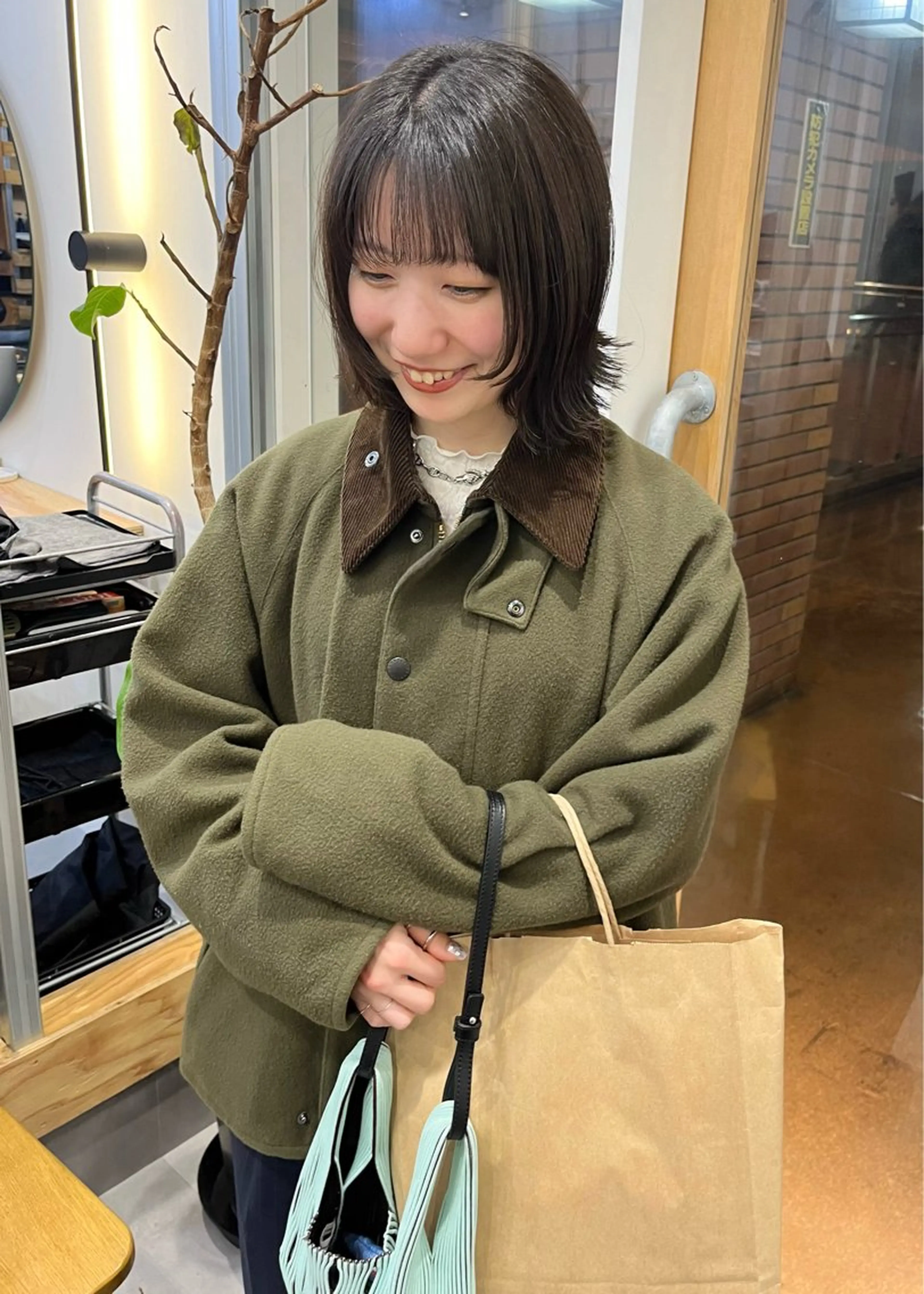 ミディアム カット ヘアカラー トリートメント 安田りっか /オリーブカラーのヘアスタイル